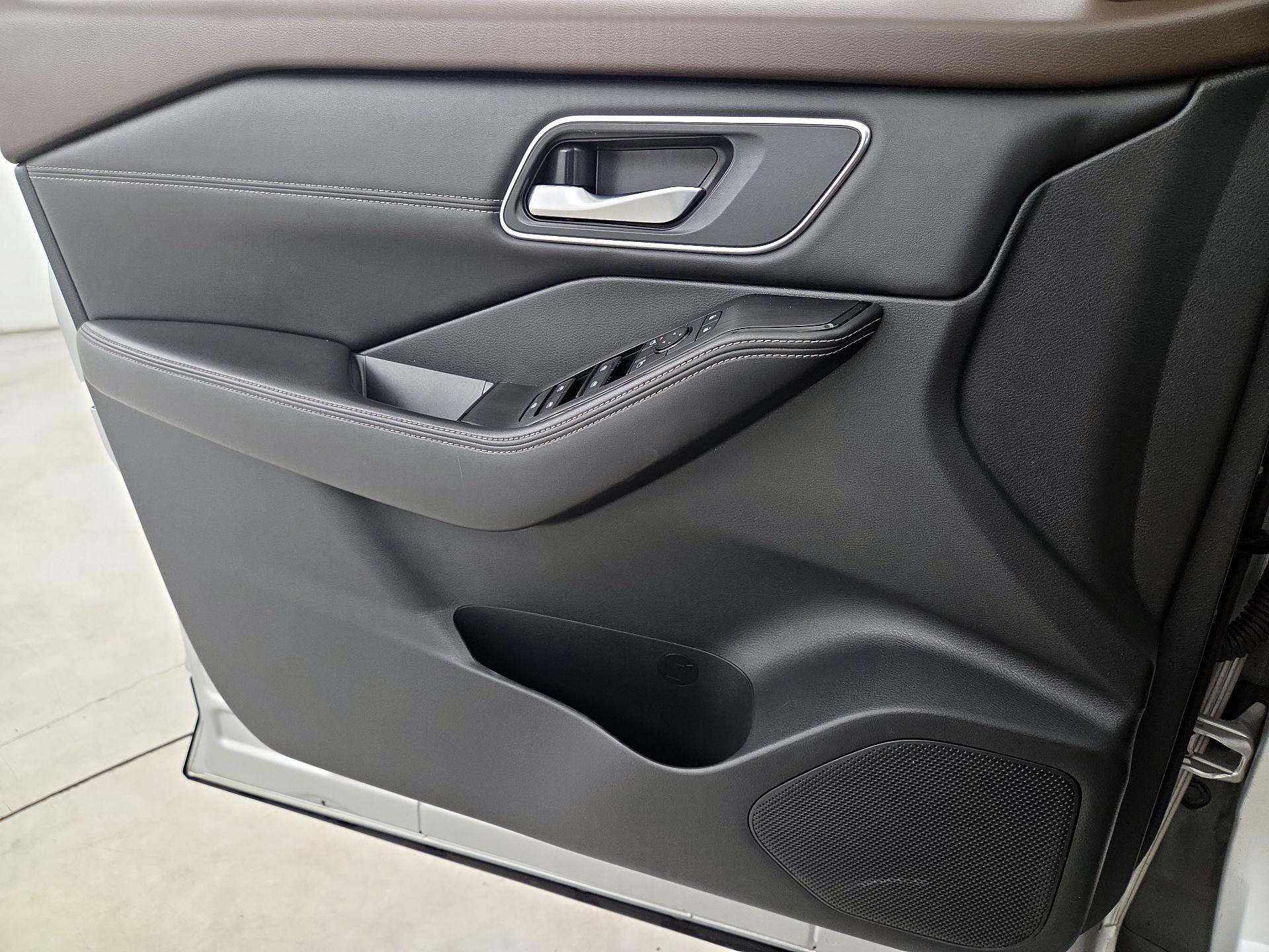 Thumbnail: 2021 Nissan Rogue - 12