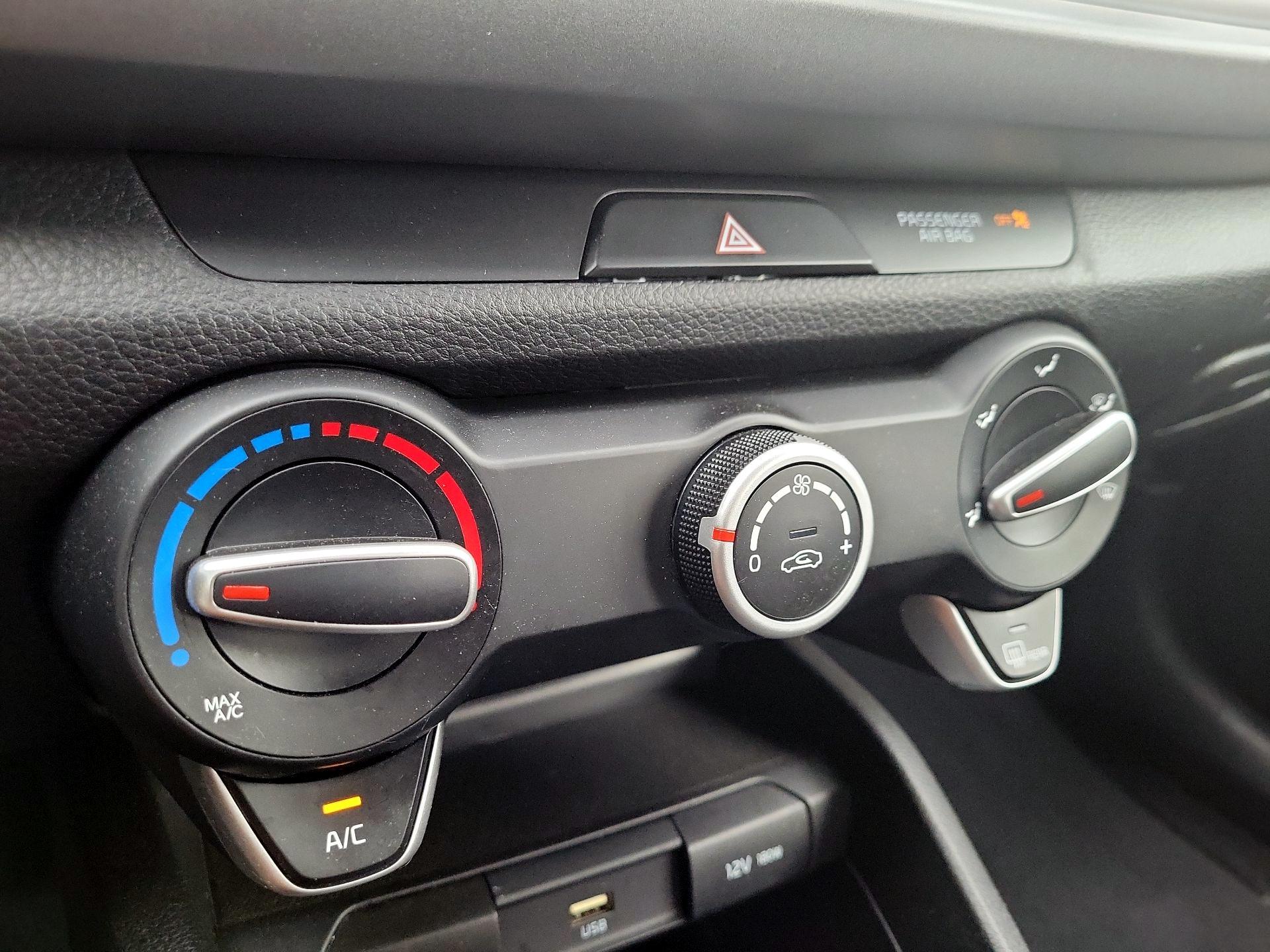 Thumbnail: 2023 Kia Rio - 15