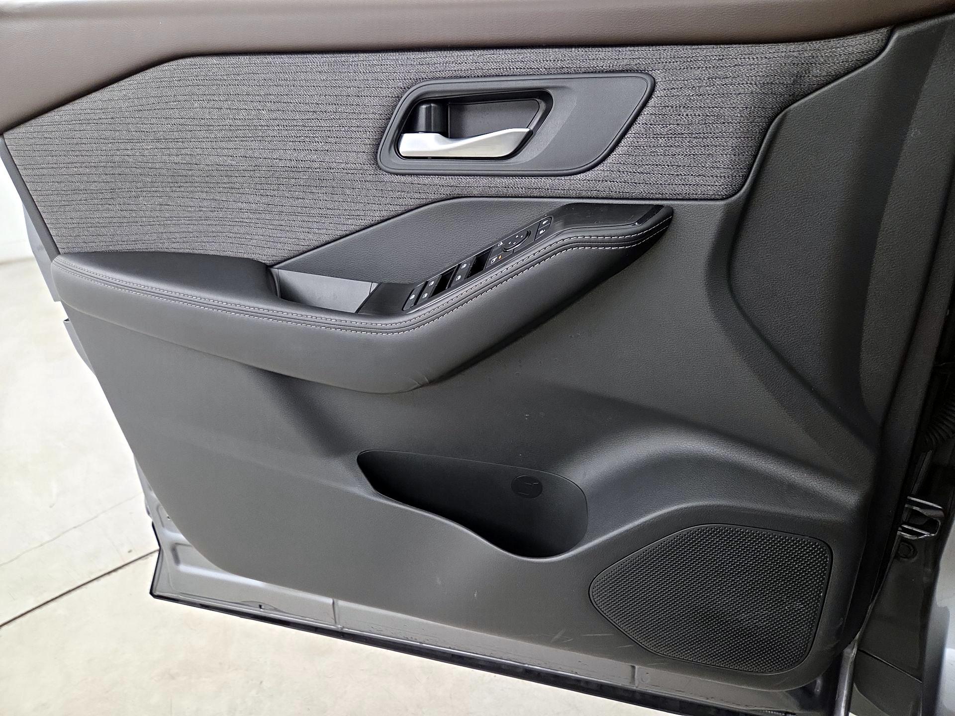 Thumbnail: 2021 Nissan Rogue - 12