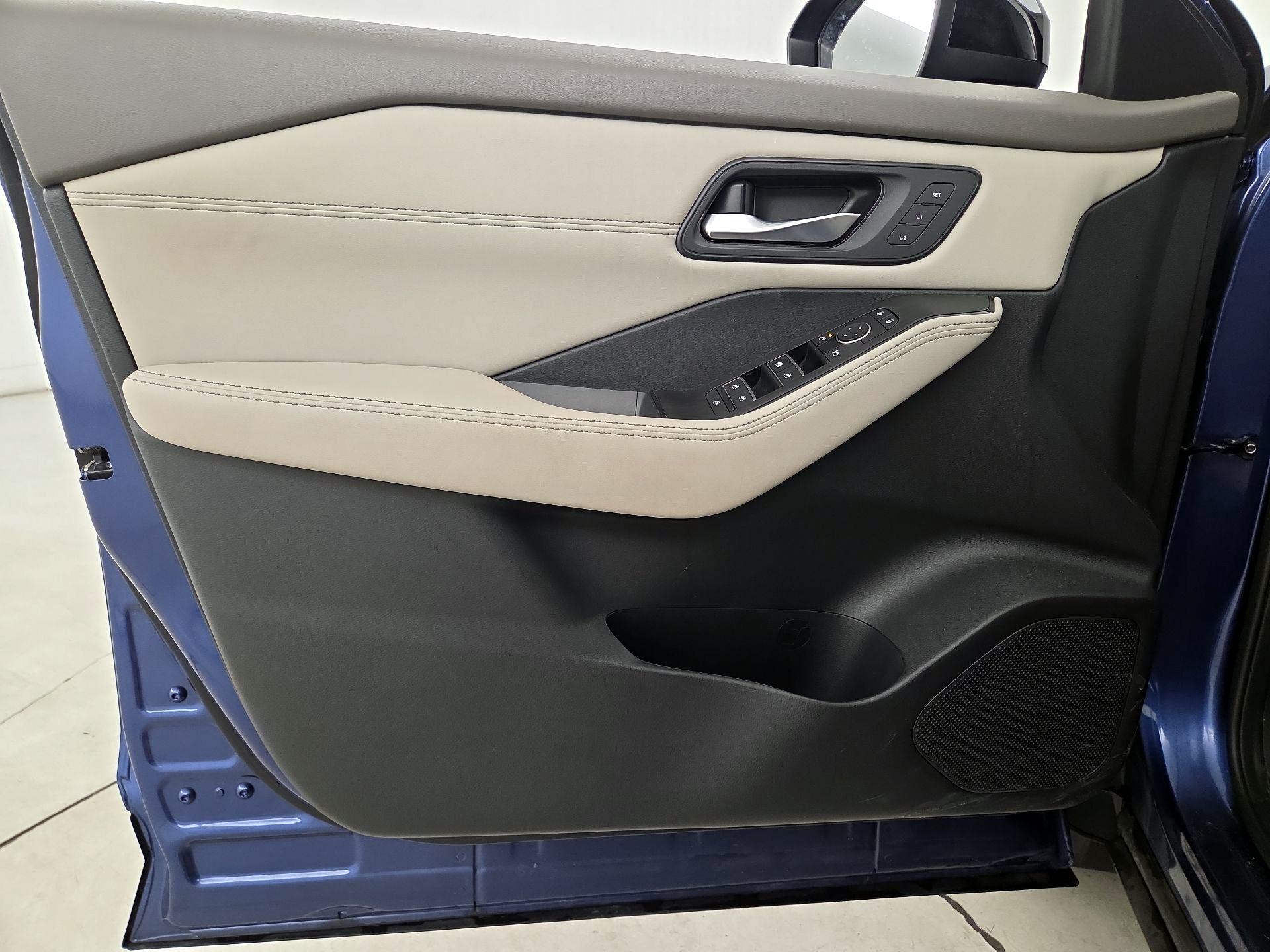 Thumbnail: 2023 Nissan Rogue - 12