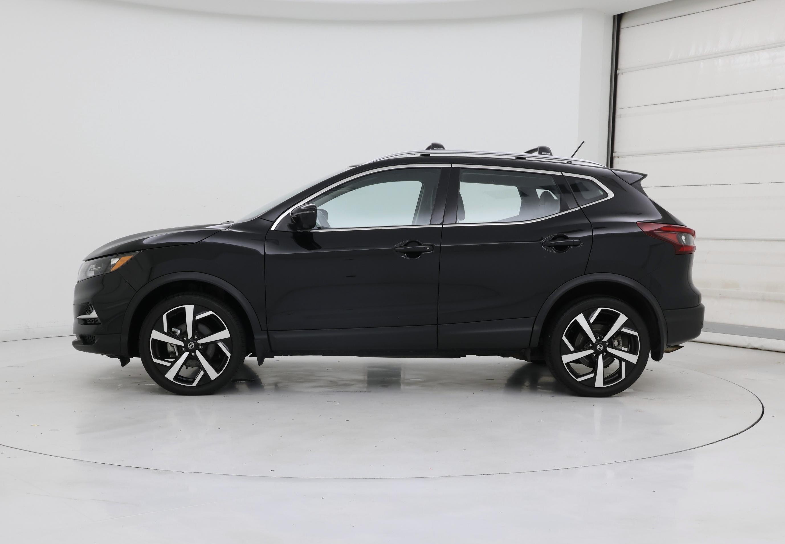 Thumbnail: 2022 Nissan Rogue Sport - 3