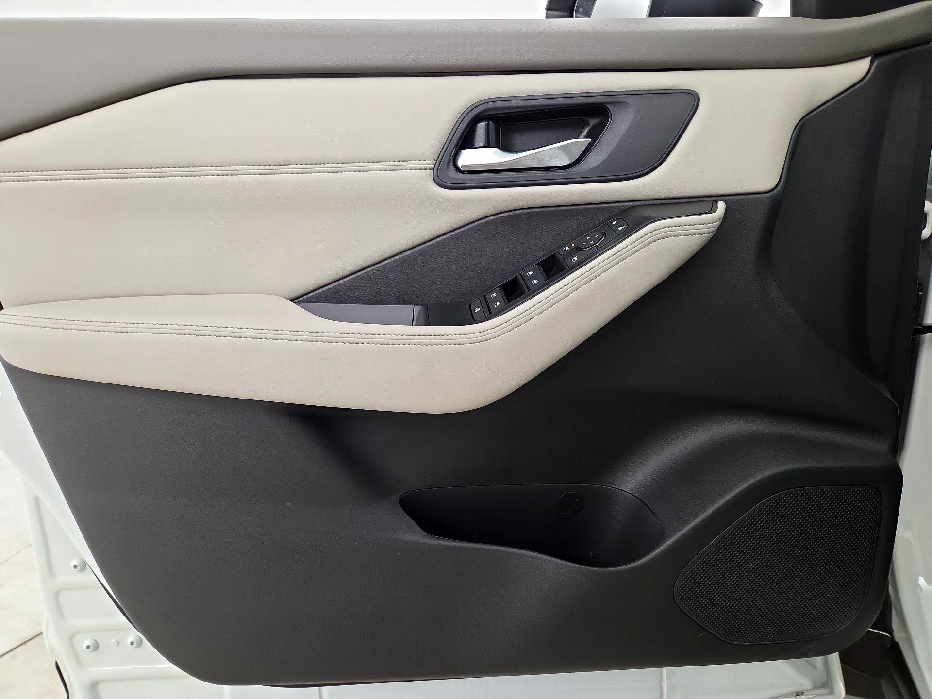 Thumbnail: 2023 Nissan Rogue - 12