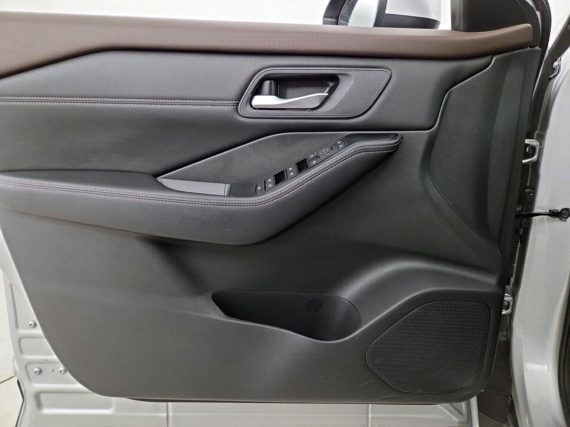 Thumbnail: 2023 Nissan Rogue - 12