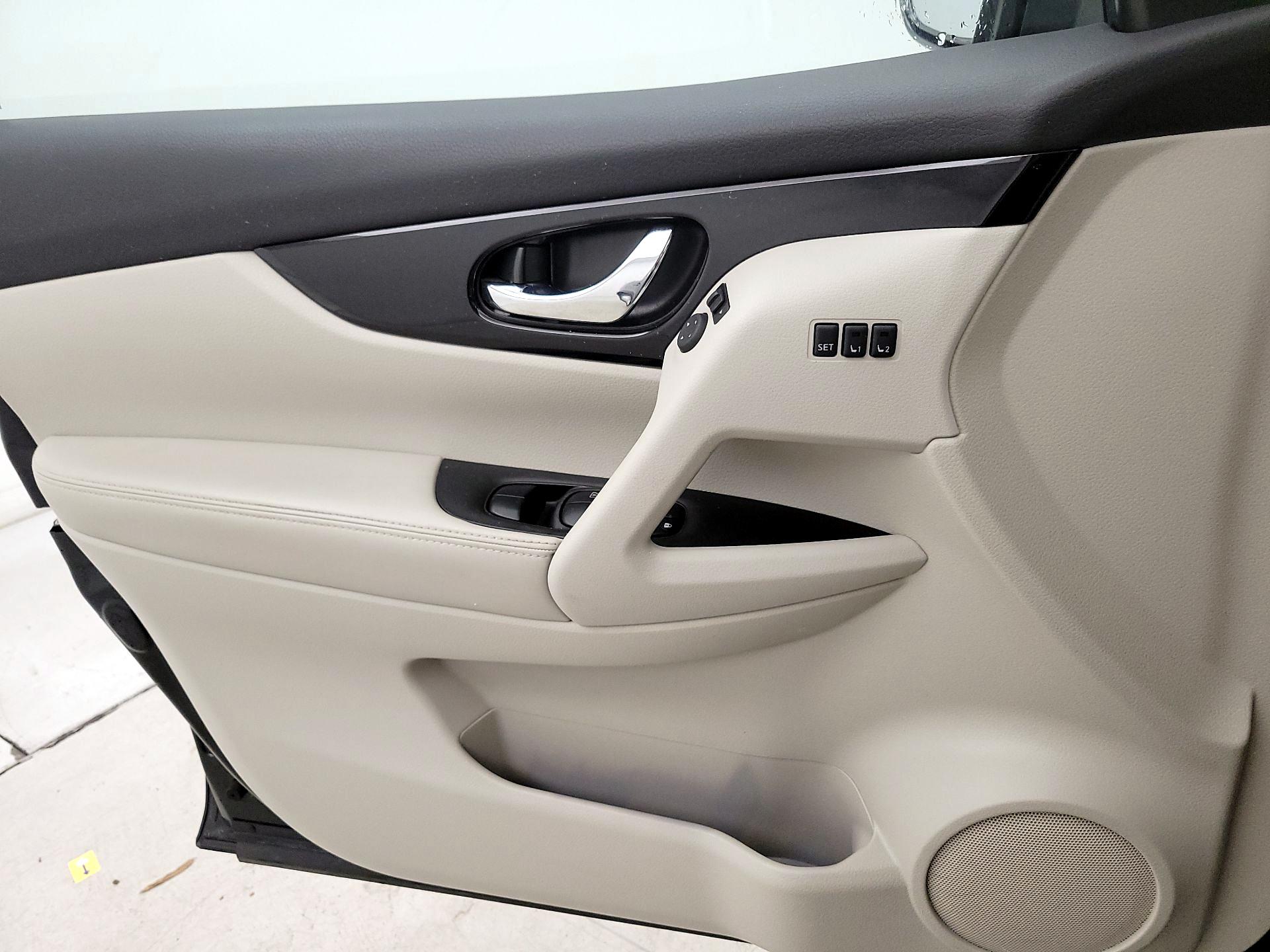 Thumbnail: 2022 Nissan Rogue Sport - 12