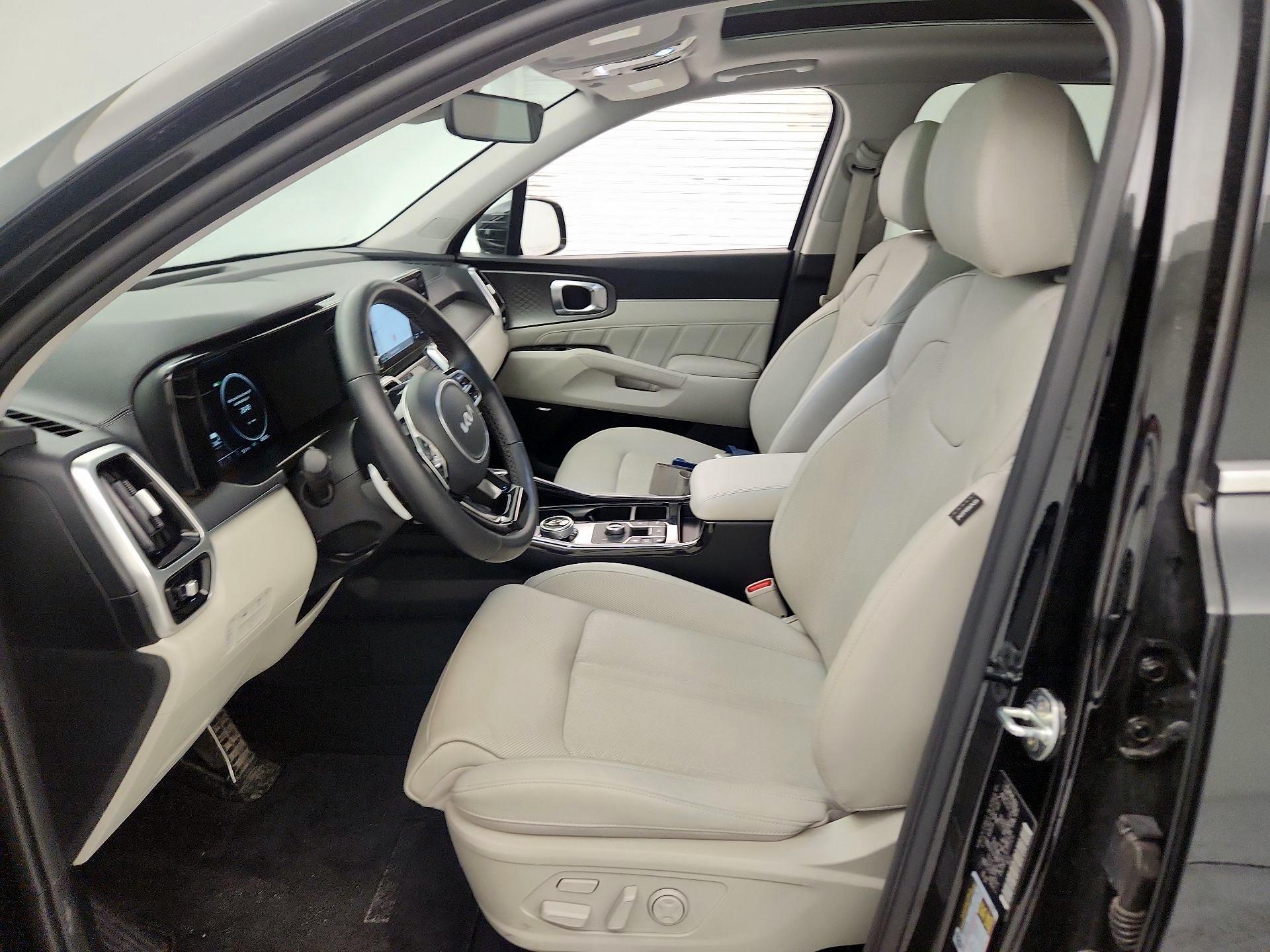 Thumbnail: 2023 Kia Sorento - 11