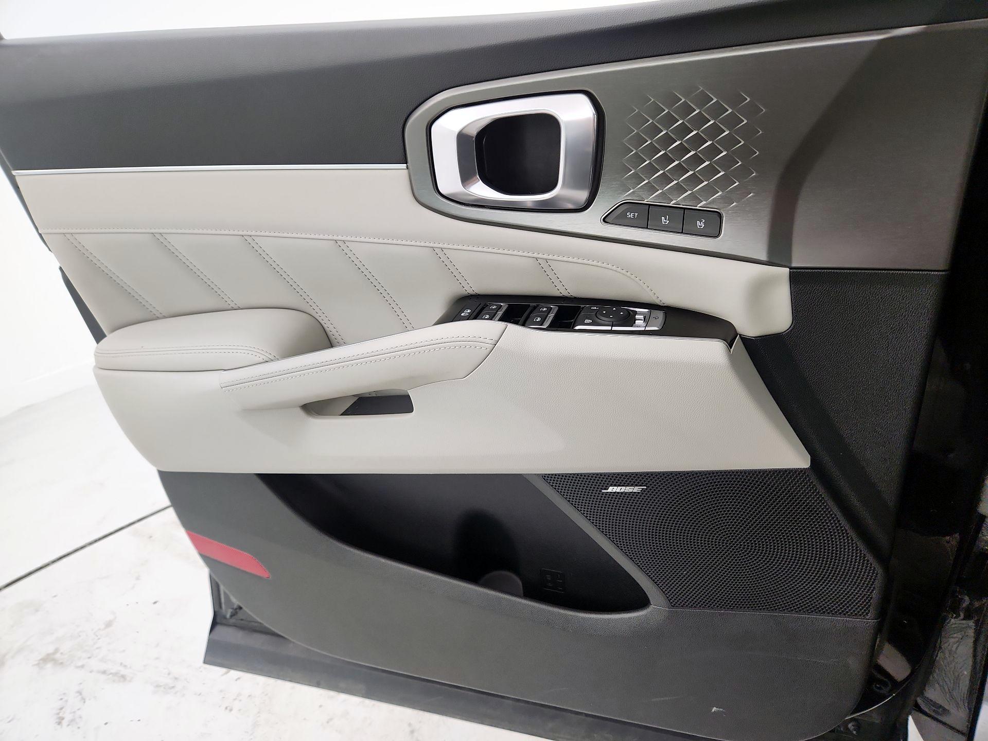 Thumbnail: 2023 Kia Sorento - 12