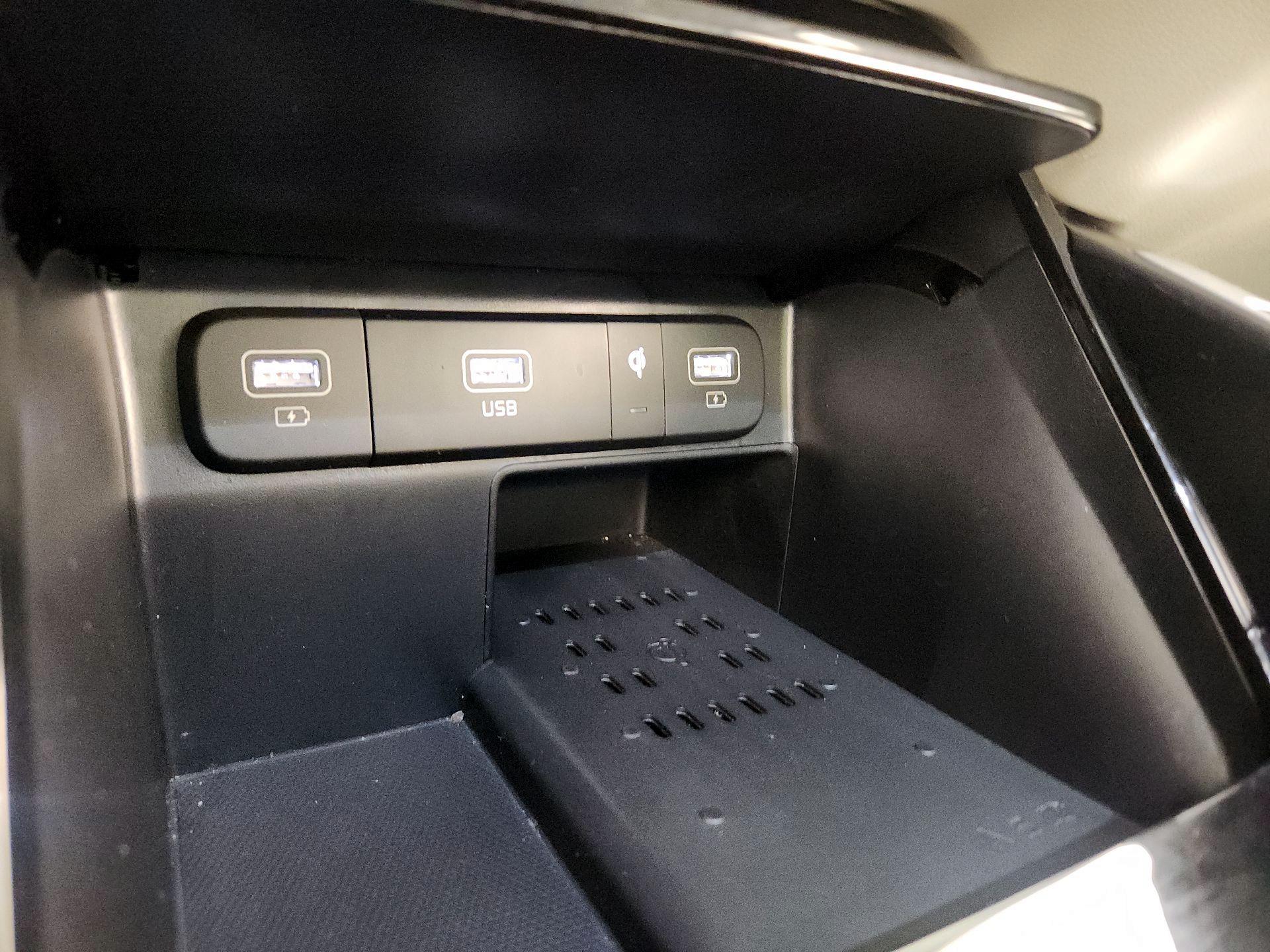 Thumbnail: 2023 Kia Sorento - 19