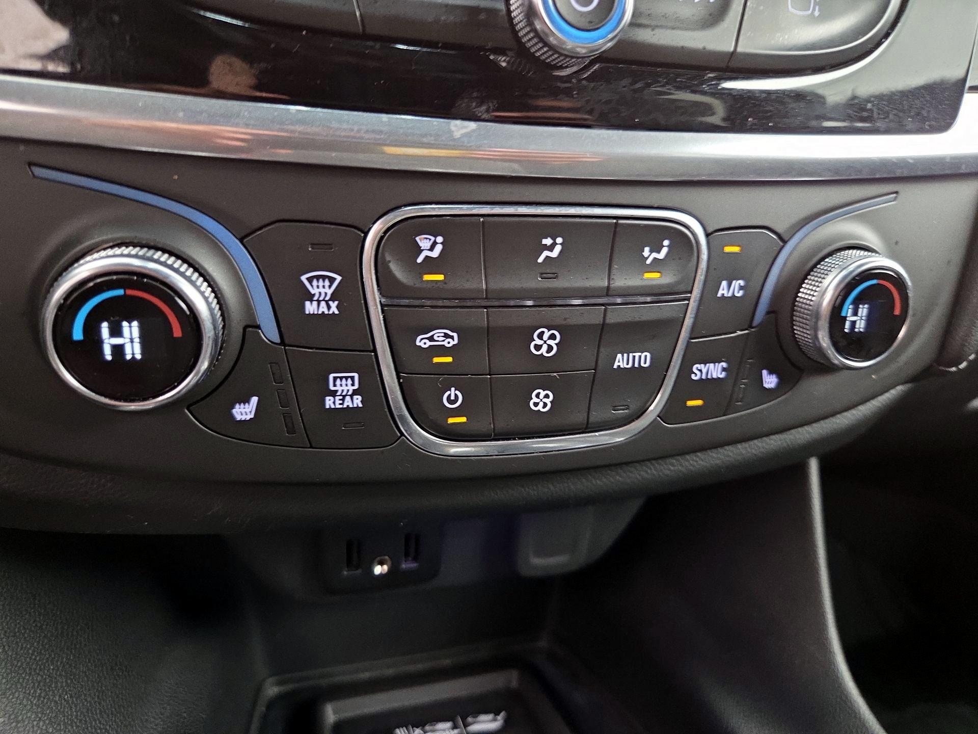 Thumbnail: 2022 Chevrolet Traverse - 16