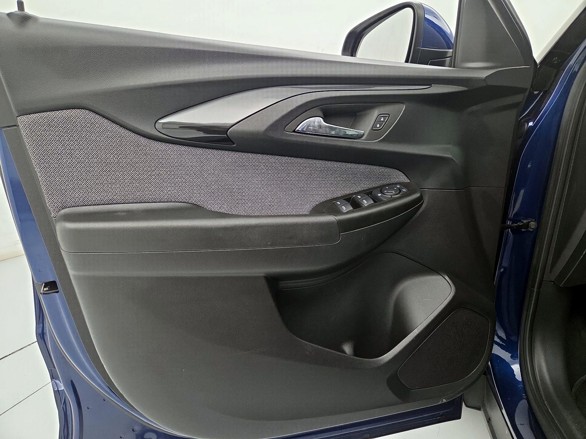 Thumbnail: 2023 Chevrolet TrailBlazer - 12