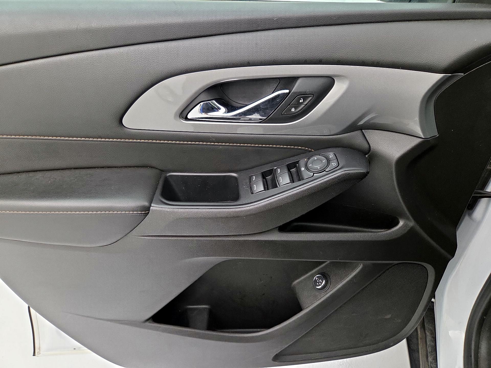 Thumbnail: 2021 Chevrolet Traverse - 12