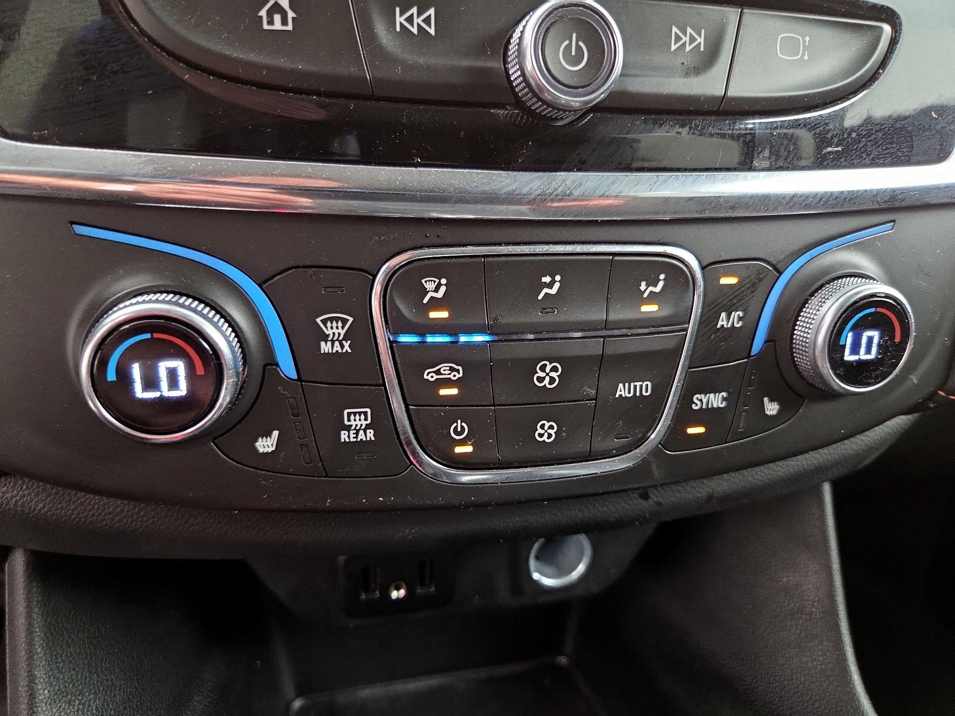 Thumbnail: 2021 Chevrolet Traverse - 17
