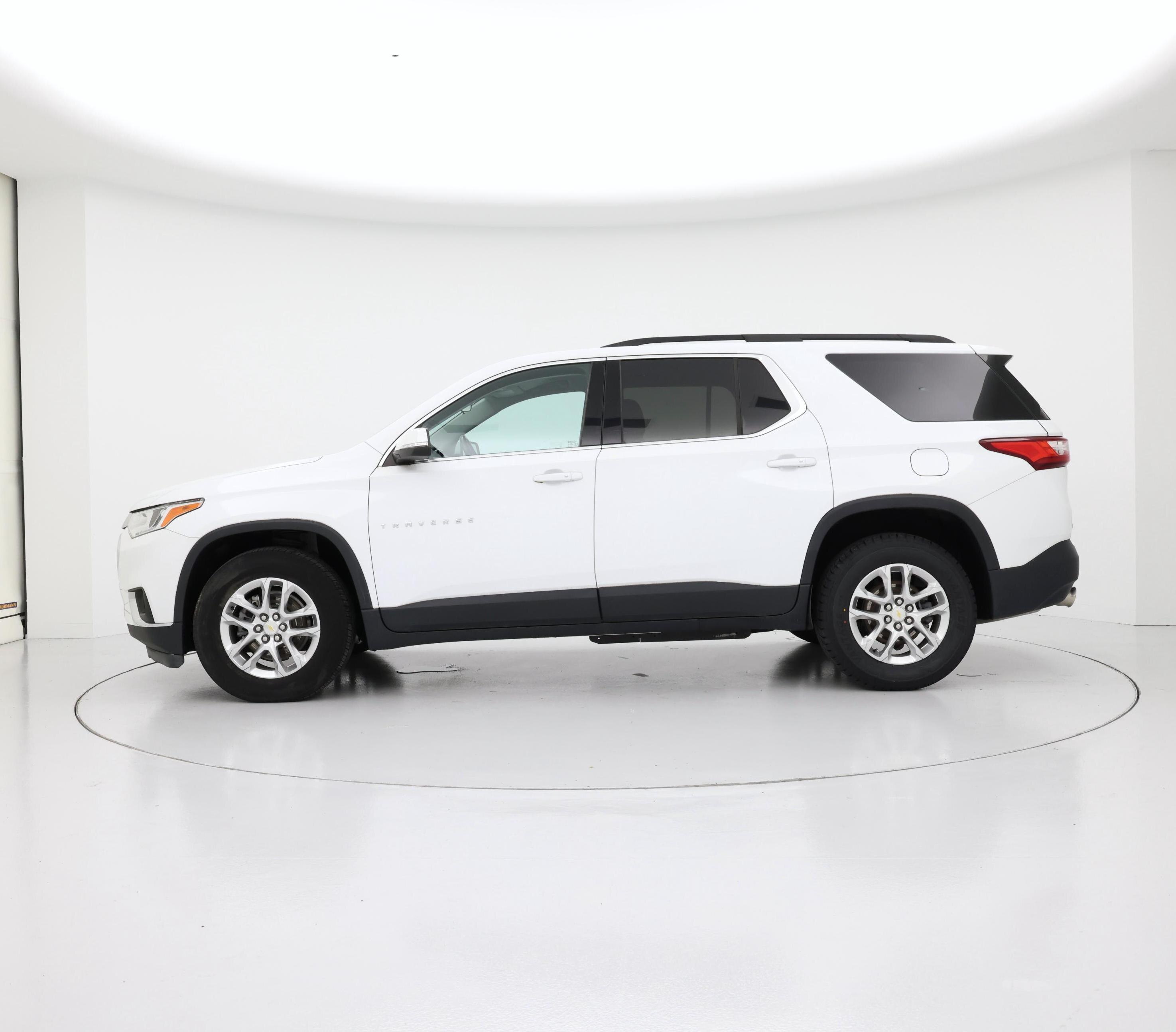 Thumbnail: 2021 Chevrolet Traverse - 3