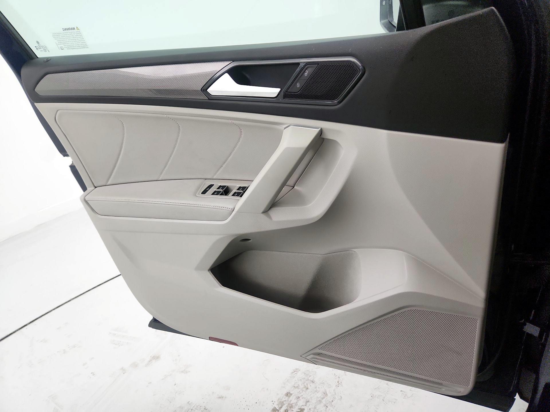 Thumbnail: 2023 Volkswagen Tiguan - 12