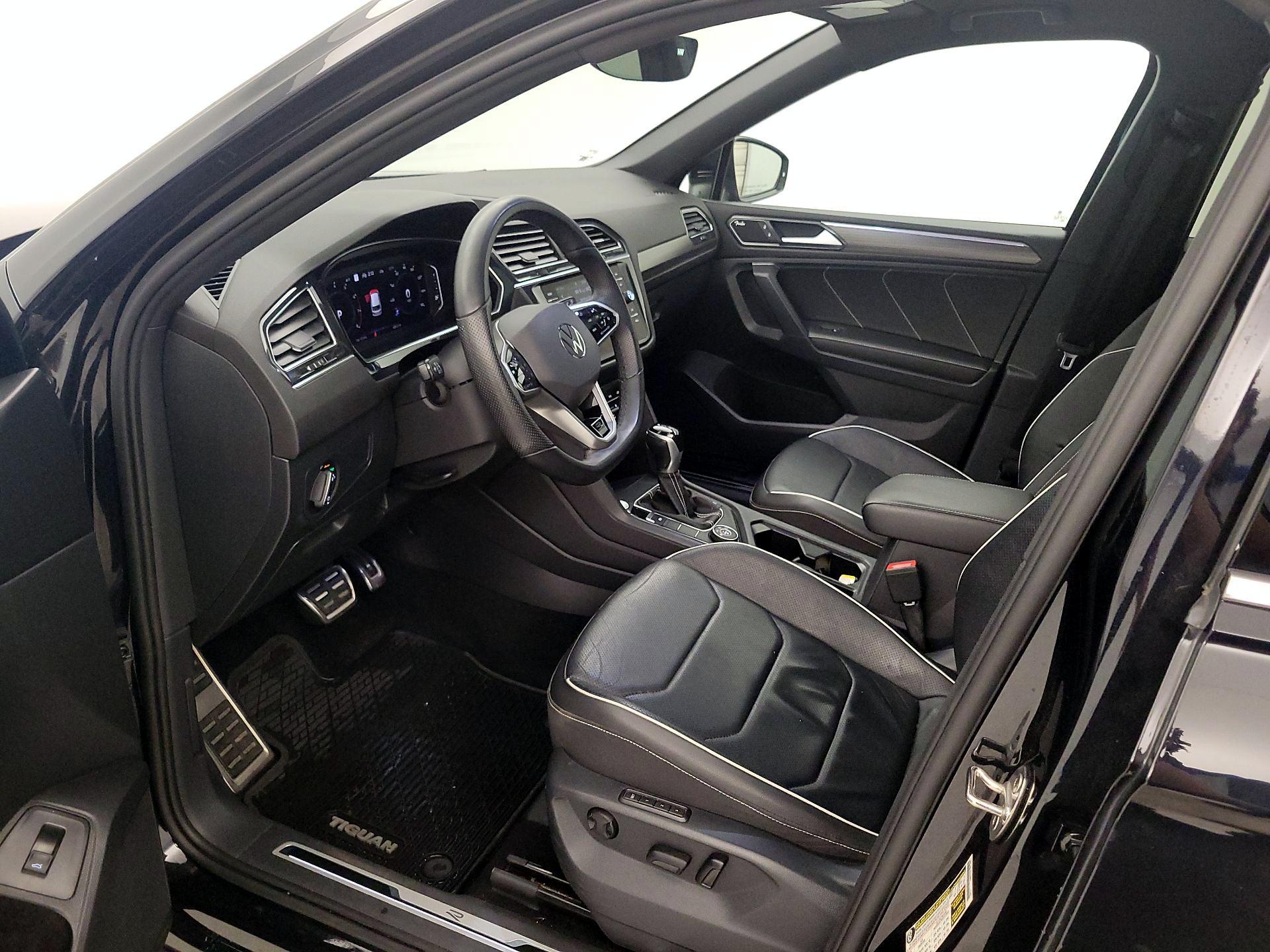 Thumbnail: 2022 Volkswagen Tiguan - 11