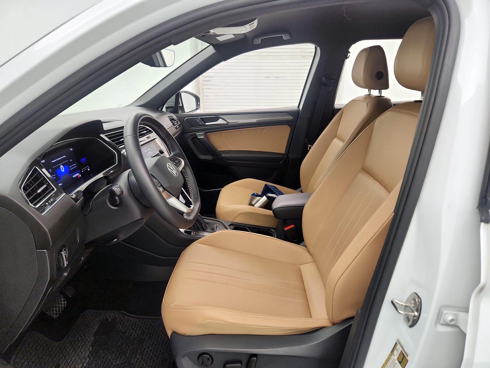 Thumbnail: 2023 Volkswagen Tiguan - 11