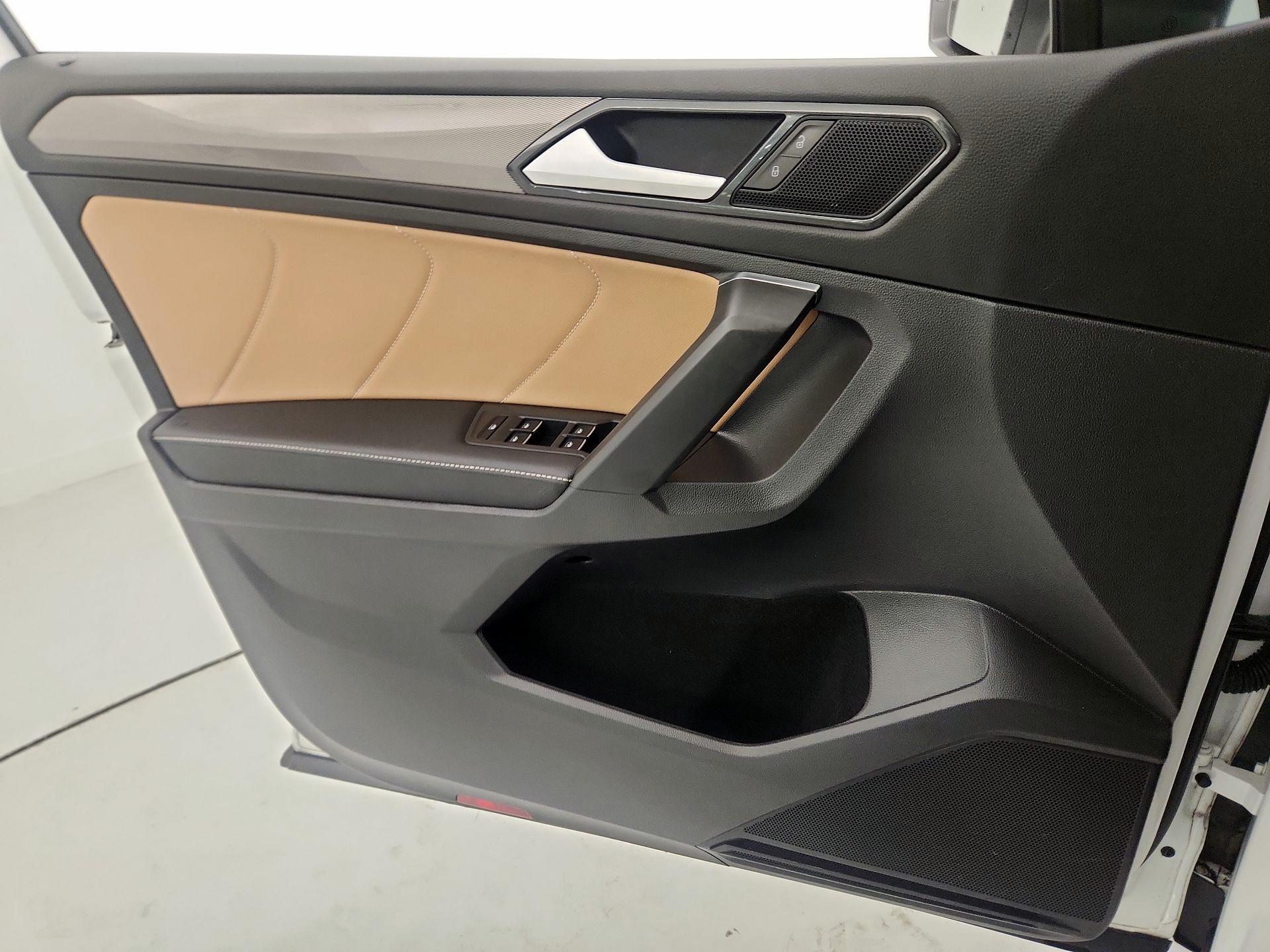 Thumbnail: 2023 Volkswagen Tiguan - 12