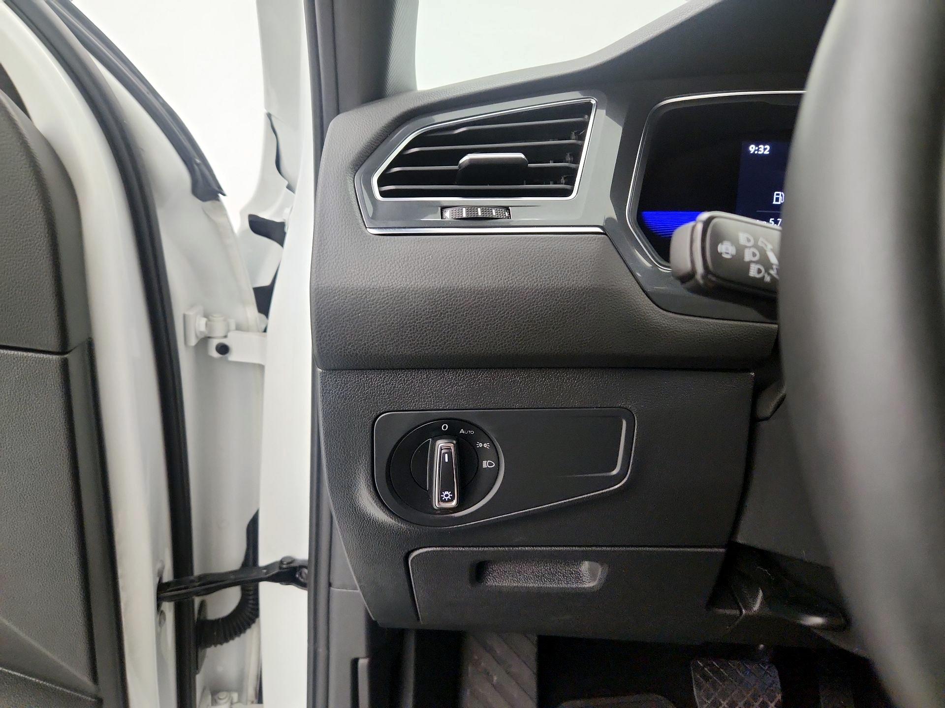 Thumbnail: 2023 Volkswagen Tiguan - 13