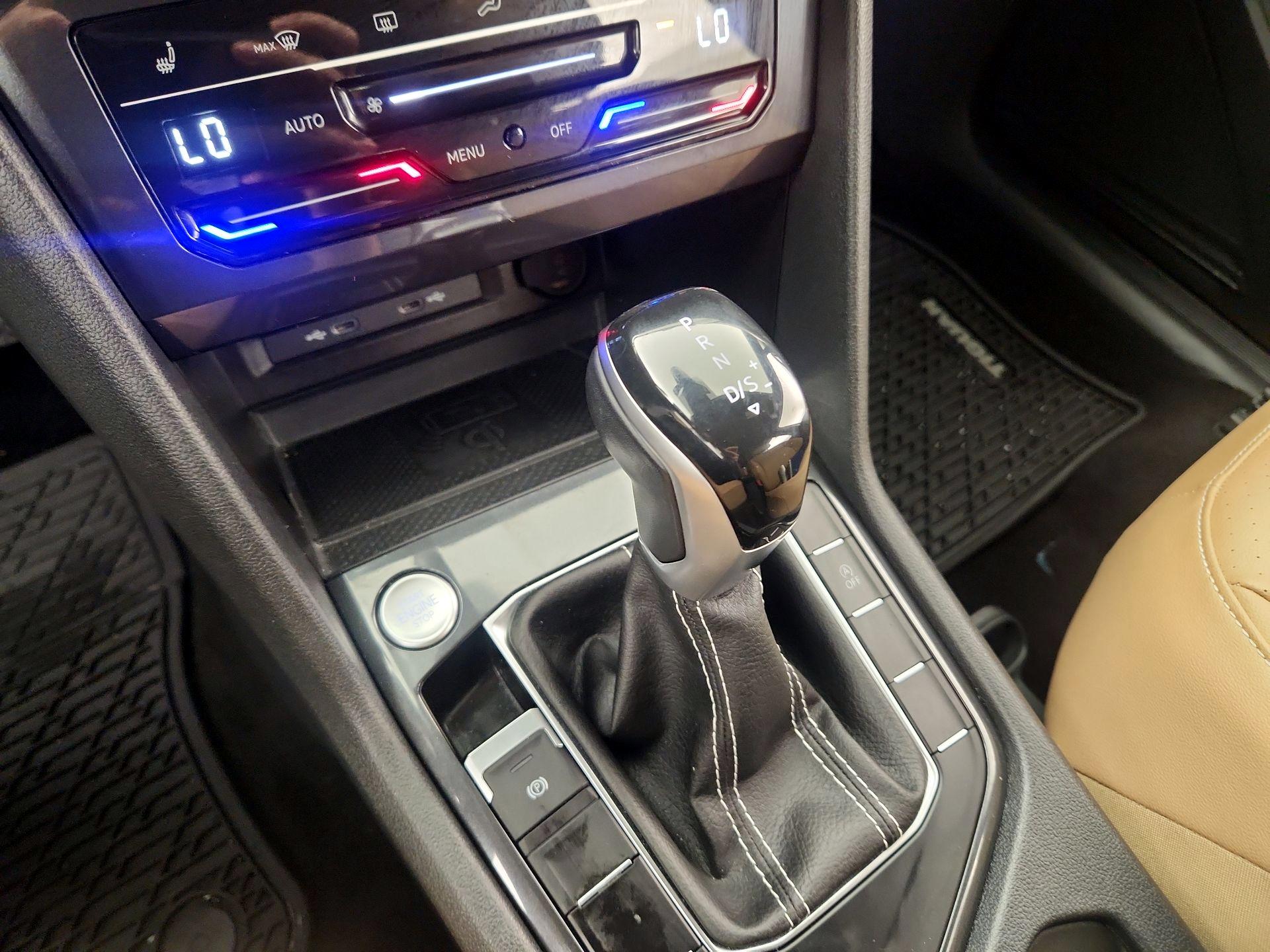 Thumbnail: 2023 Volkswagen Tiguan - 17