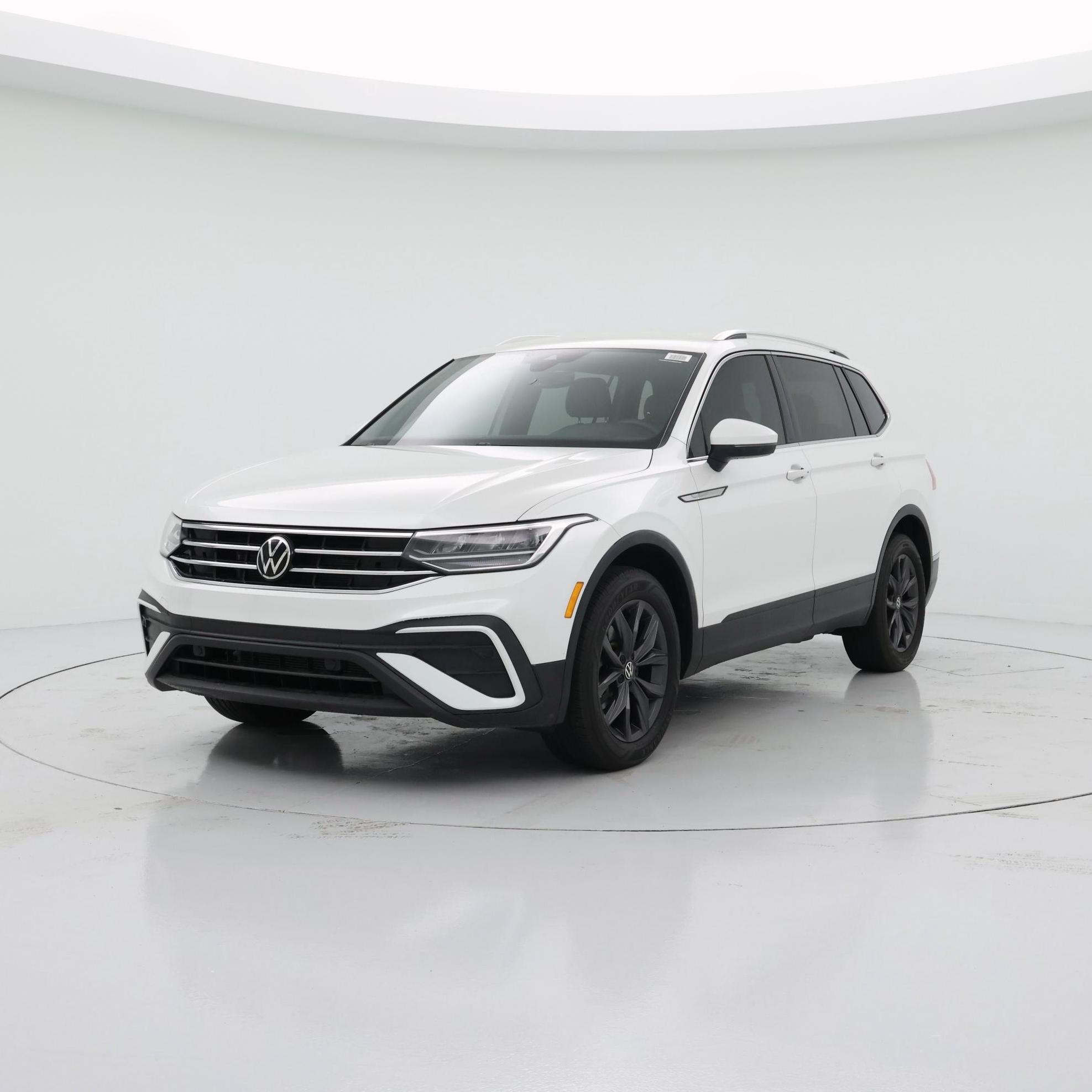 Thumbnail: 2023 Volkswagen Tiguan - 4