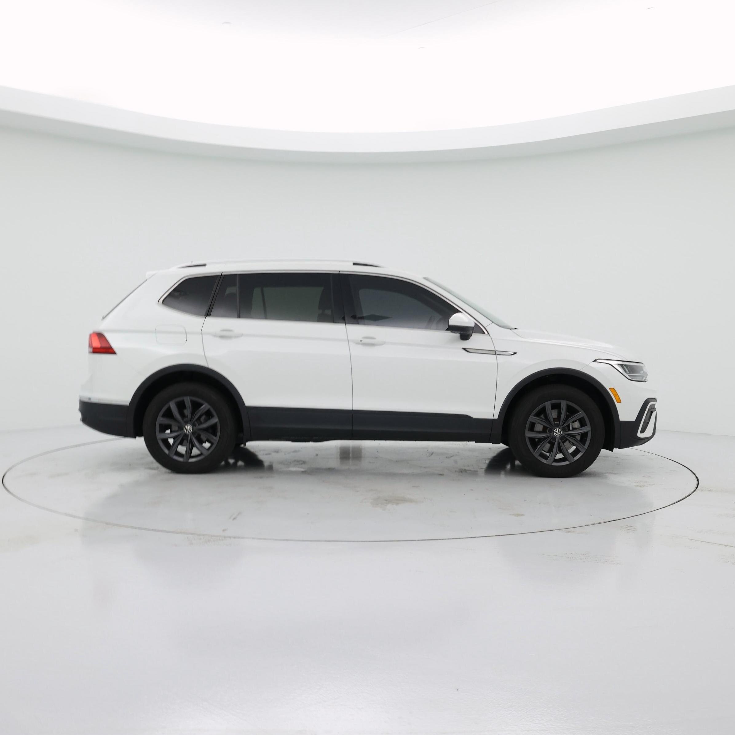 Thumbnail: 2023 Volkswagen Tiguan - 7