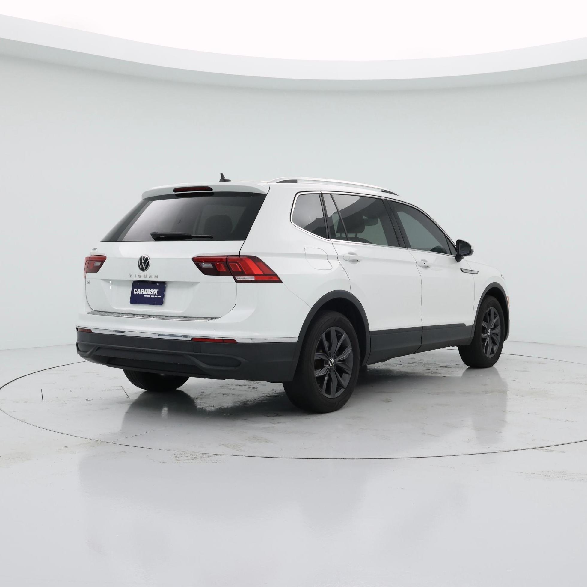 Thumbnail: 2023 Volkswagen Tiguan - 8