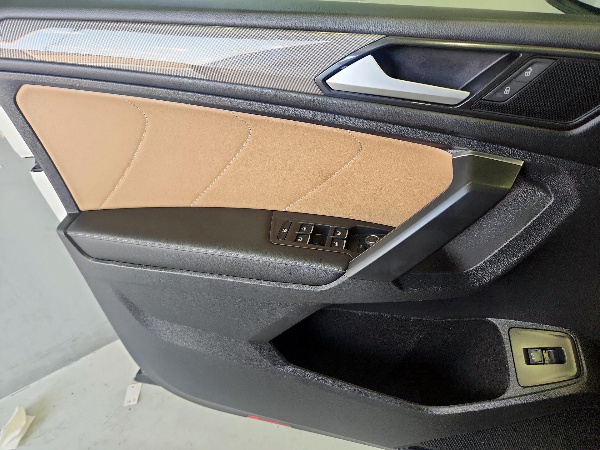 Thumbnail: 2022 Volkswagen Tiguan - 12