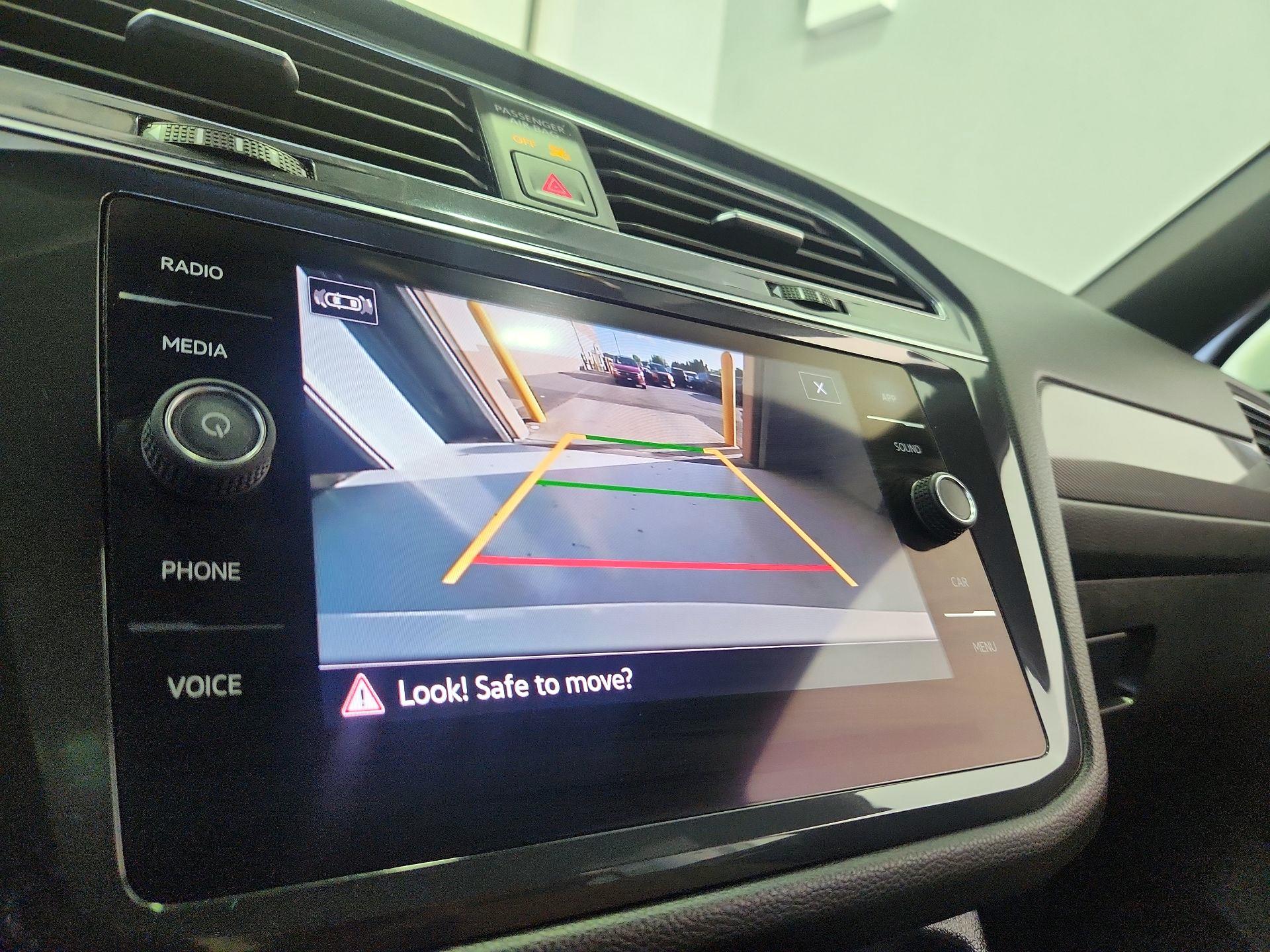 Thumbnail: 2022 Volkswagen Tiguan - 14