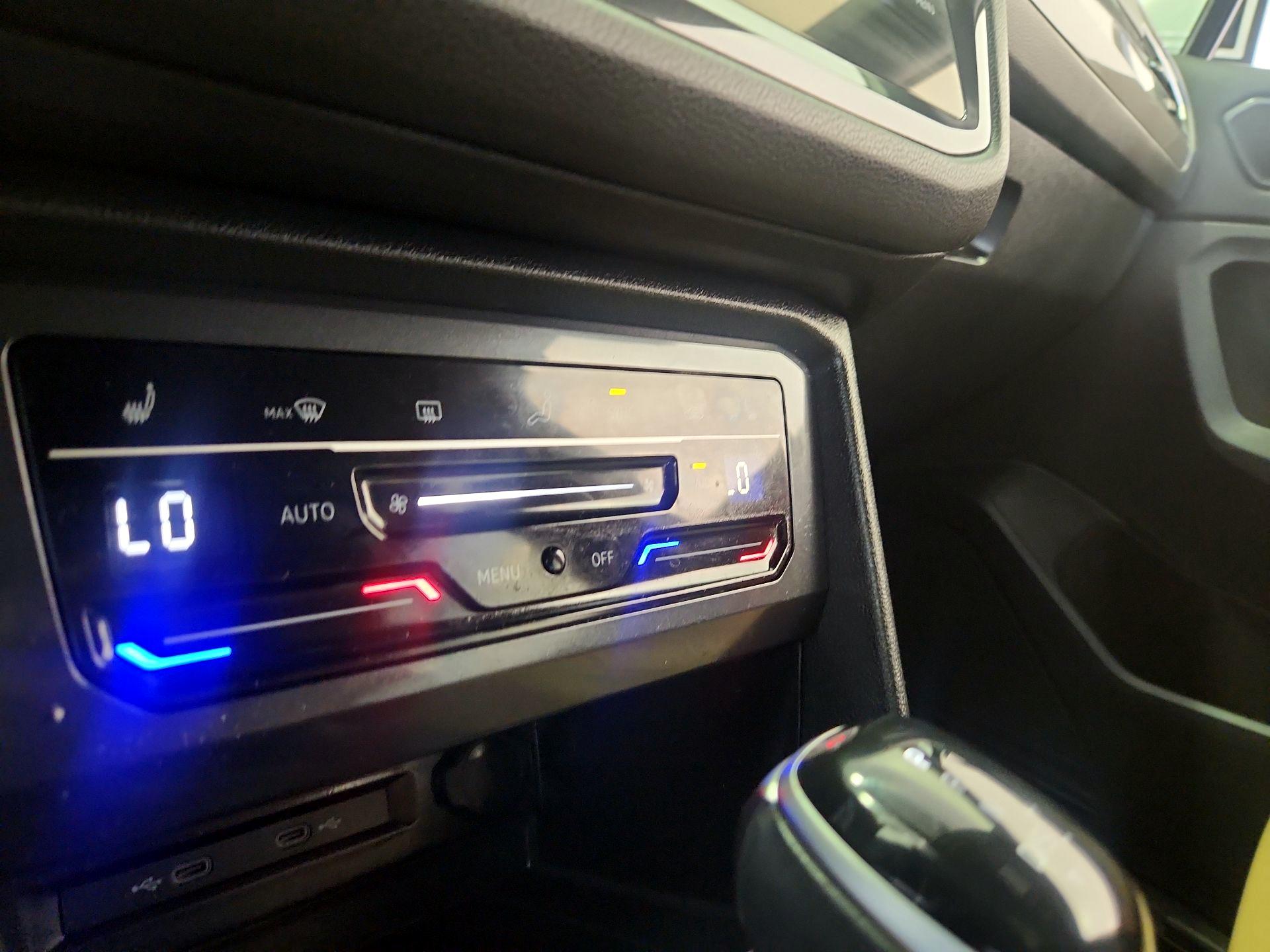 Thumbnail: 2022 Volkswagen Tiguan - 16