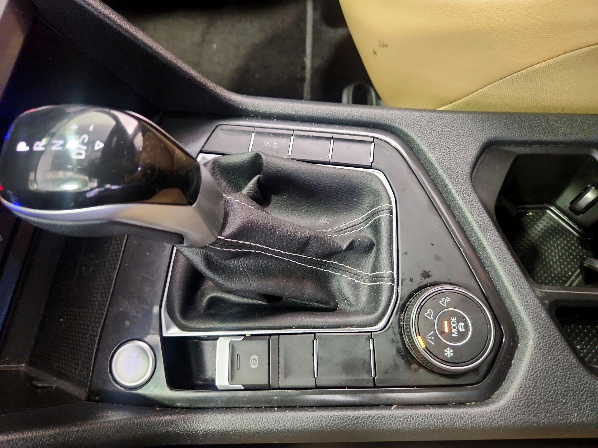 Thumbnail: 2022 Volkswagen Tiguan - 17