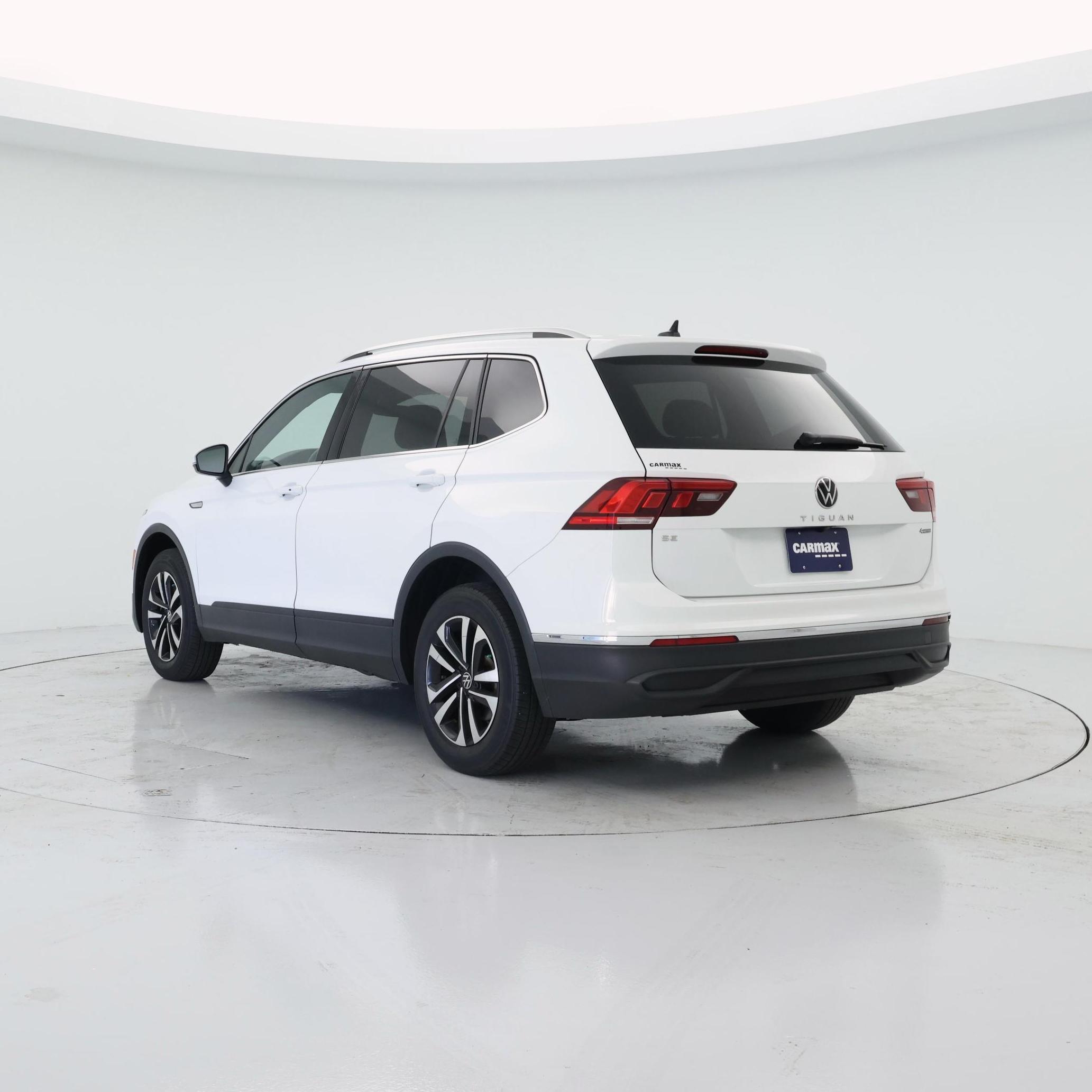 Thumbnail: 2022 Volkswagen Tiguan - 2