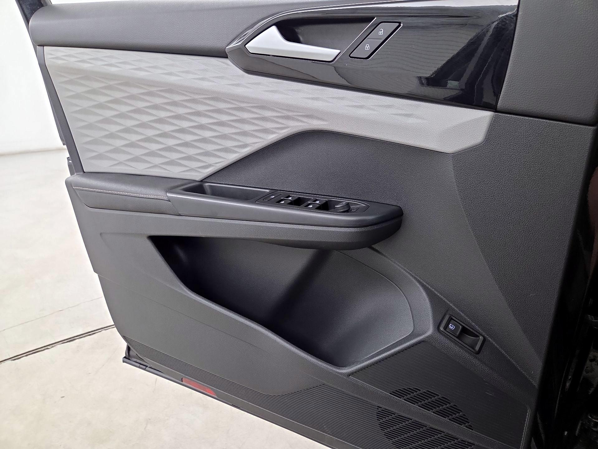 Thumbnail: 2024 Volkswagen Taos - 12