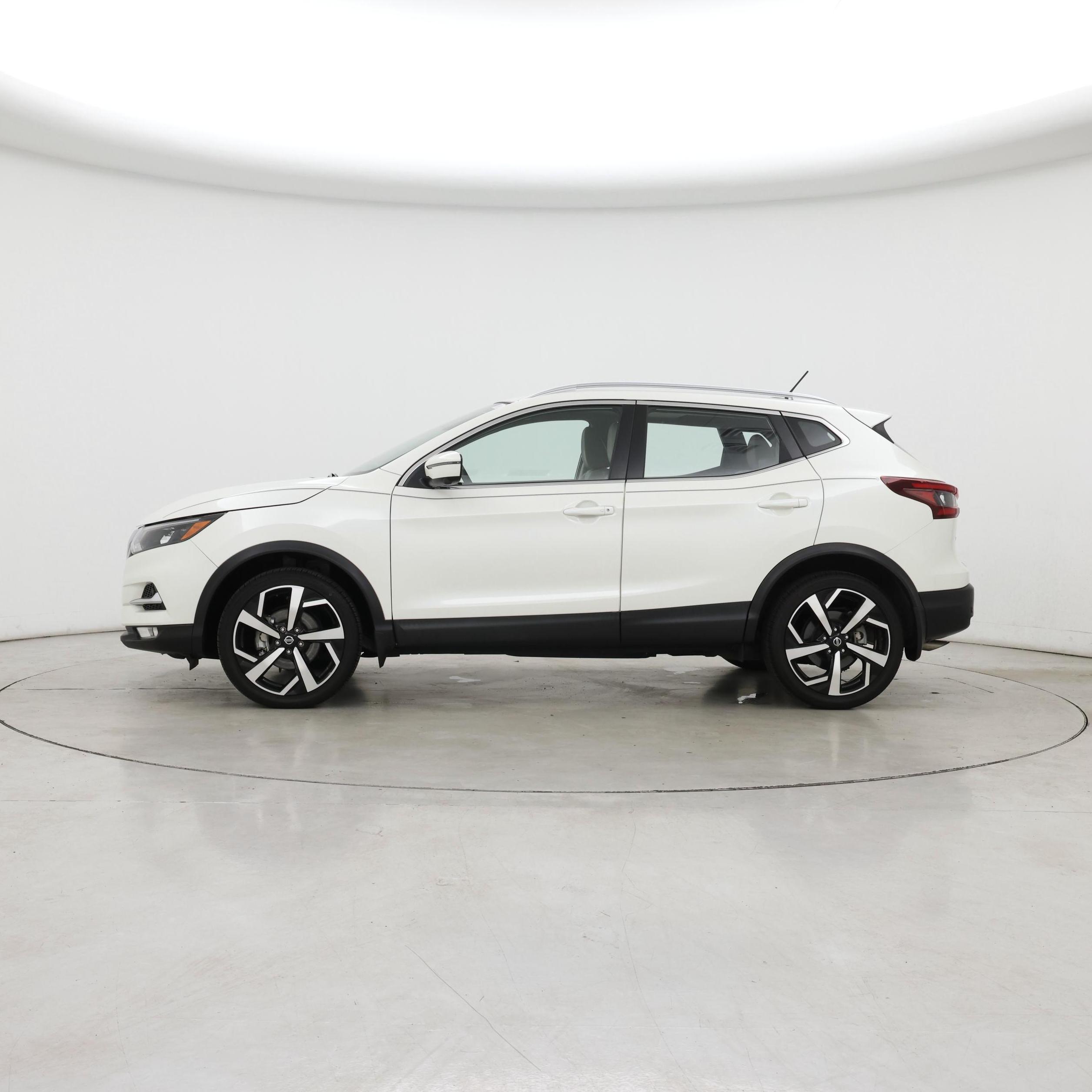 Thumbnail: 2022 Nissan Rogue Sport - 3