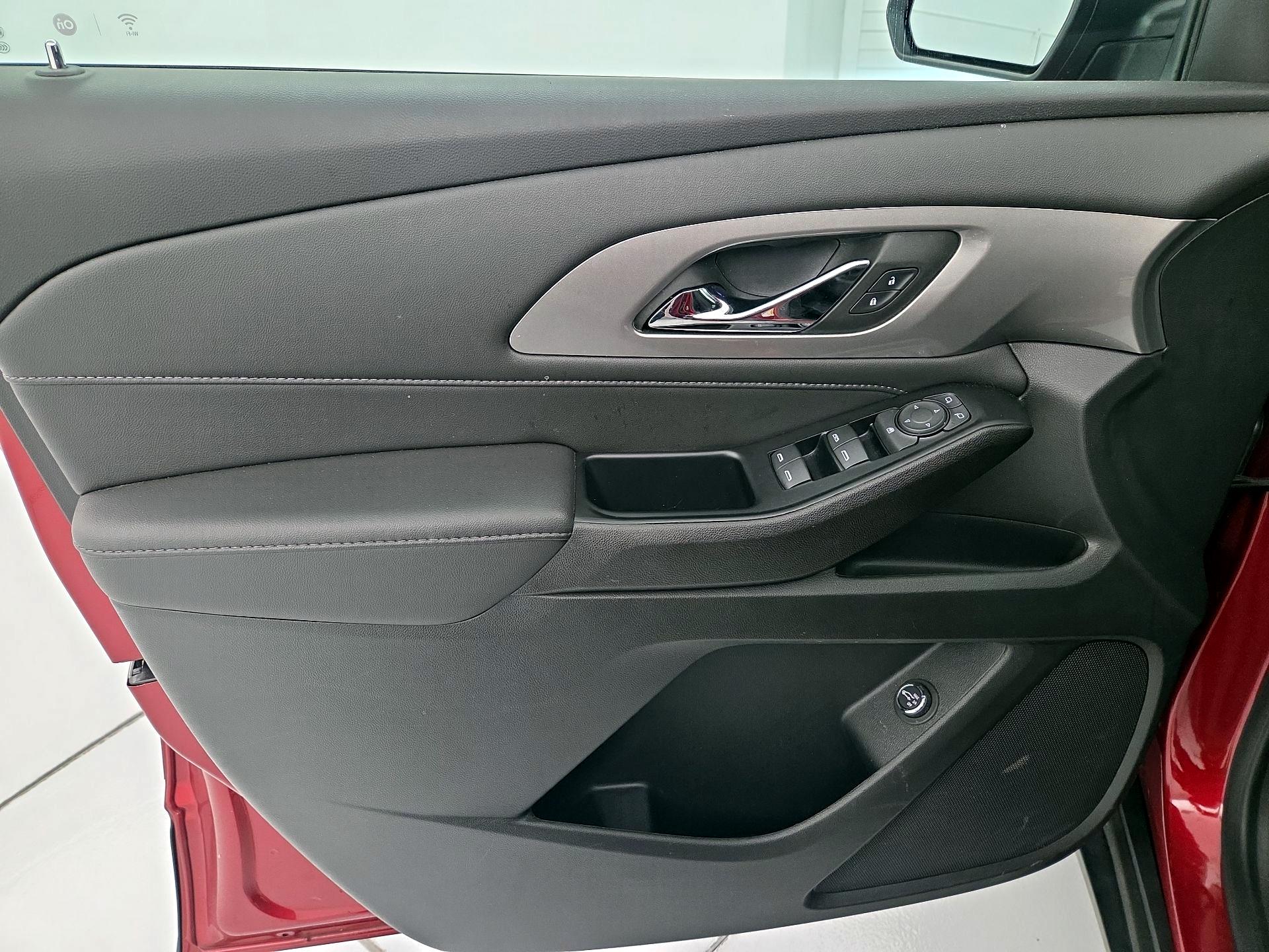 Thumbnail: 2023 Chevrolet Traverse - 12