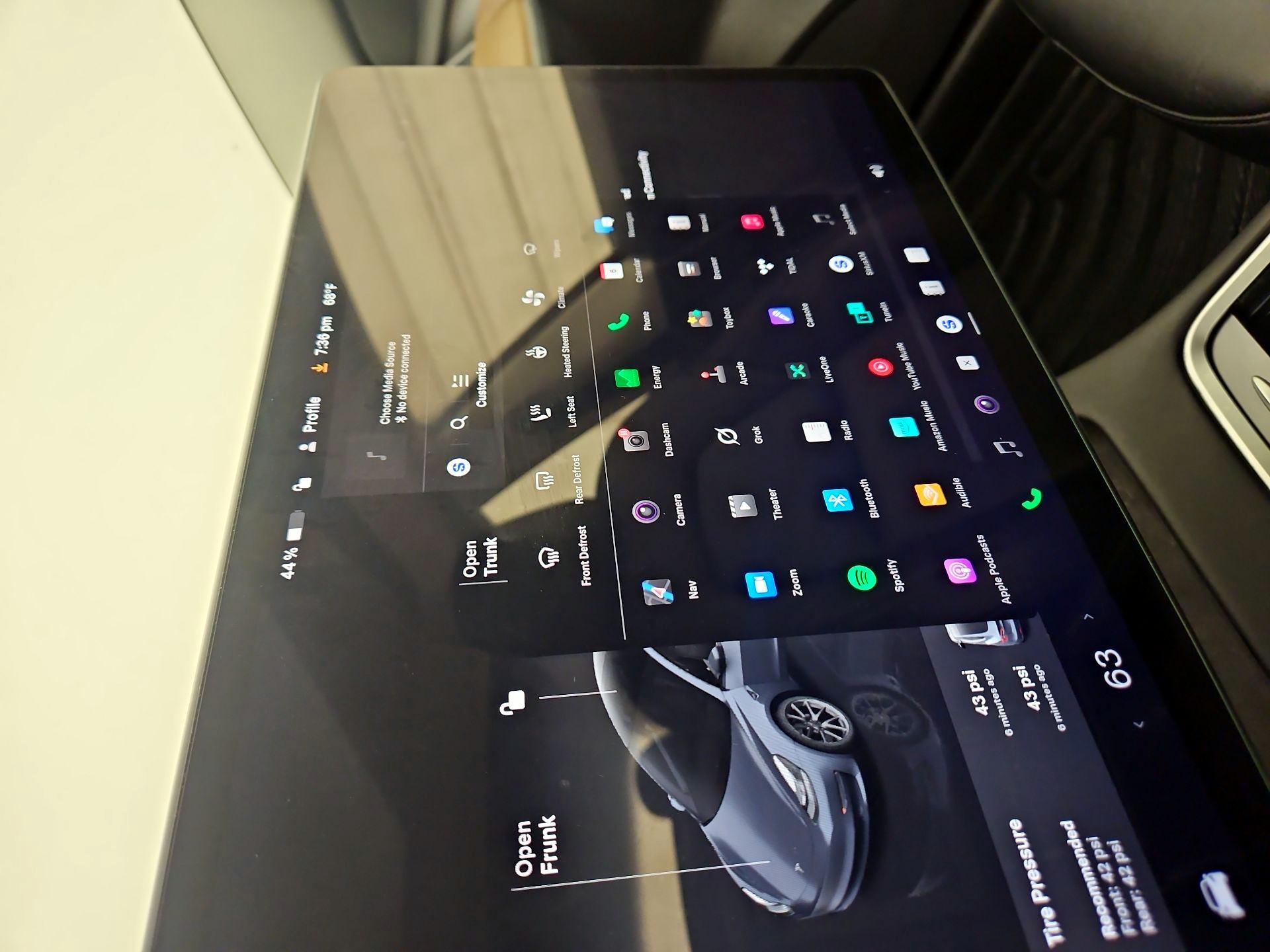 Thumbnail: 2022 Tesla Model 3 - 15