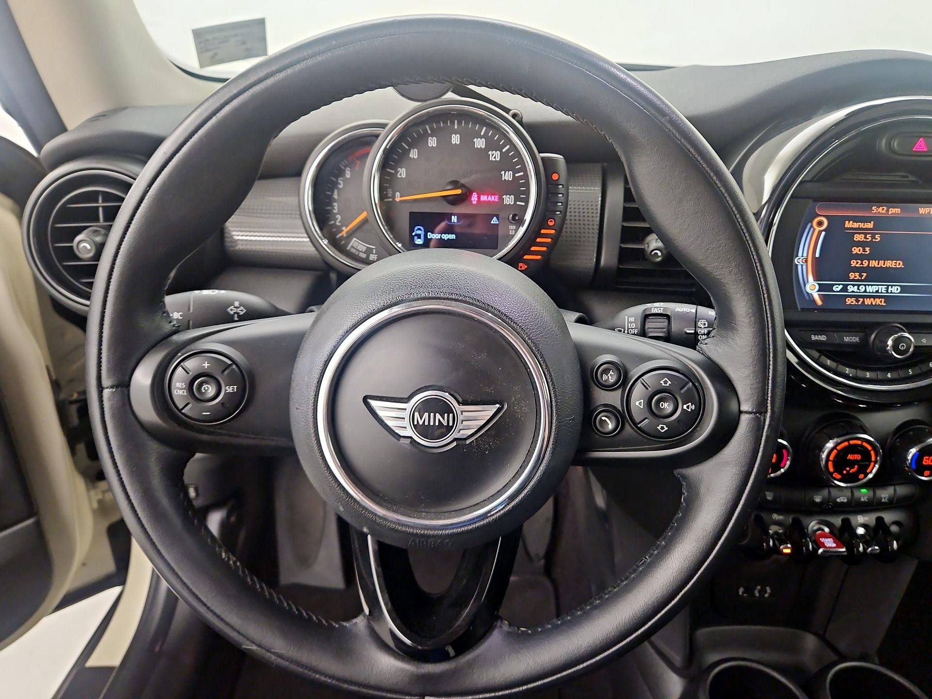 Thumbnail: 2017 MINI Cooper Hardtop - 10