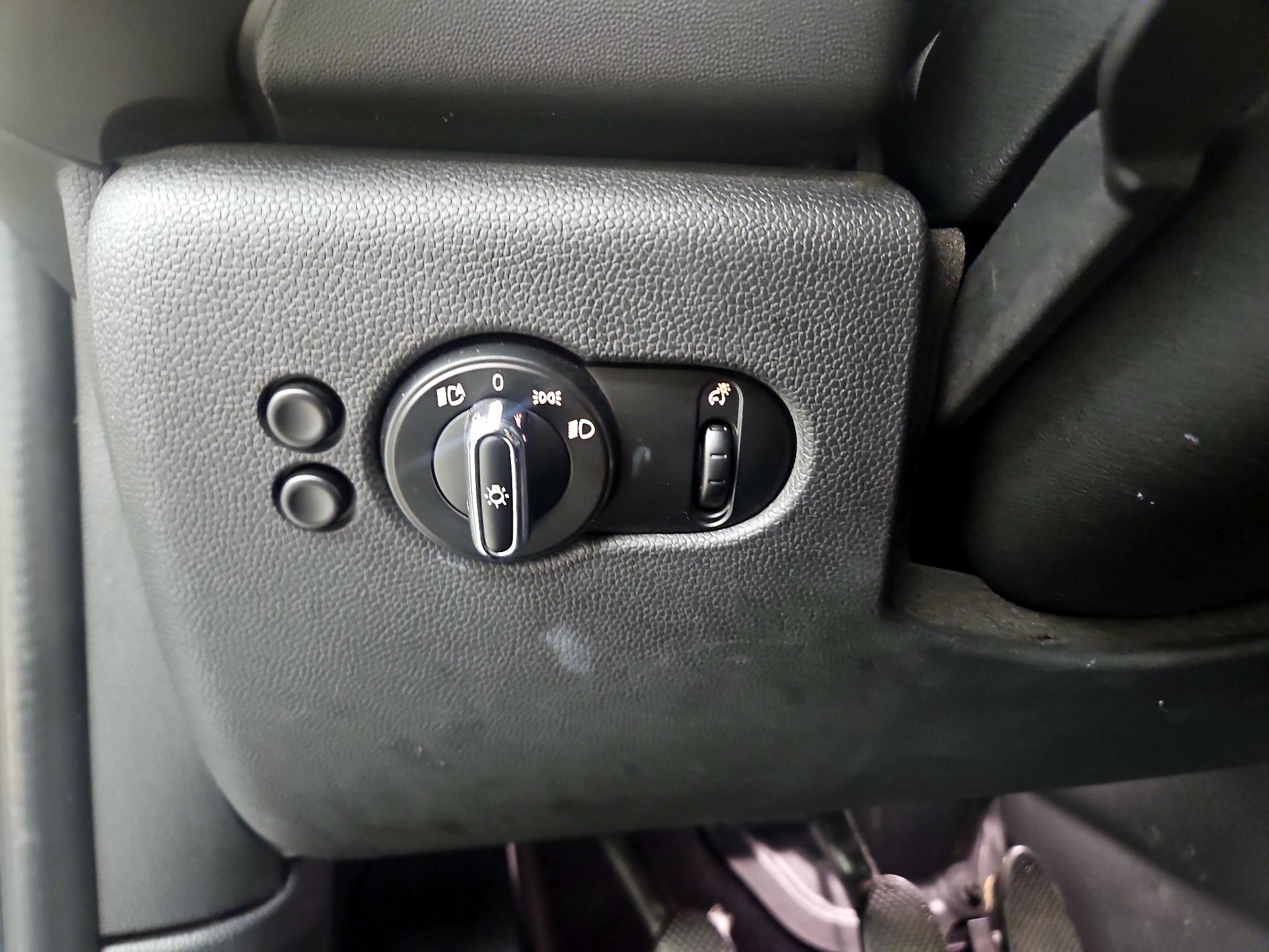 Thumbnail: 2017 MINI Cooper Hardtop - 13