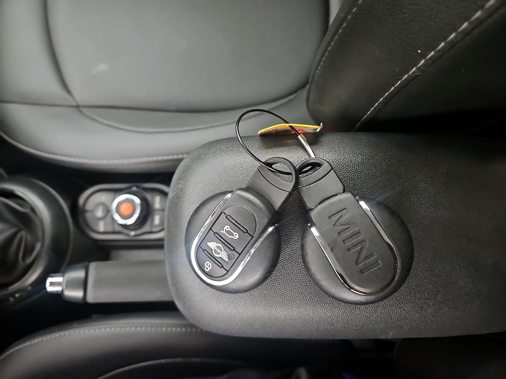 Thumbnail: 2017 MINI Cooper Hardtop - 20