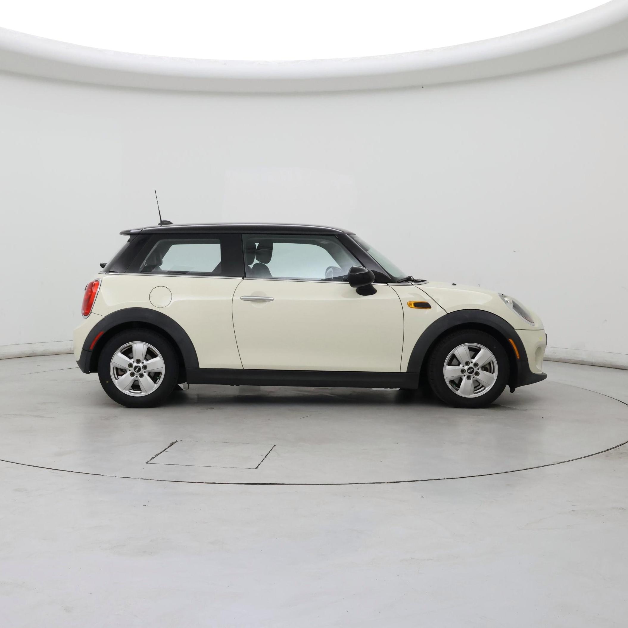 Thumbnail: 2017 MINI Cooper Hardtop - 7