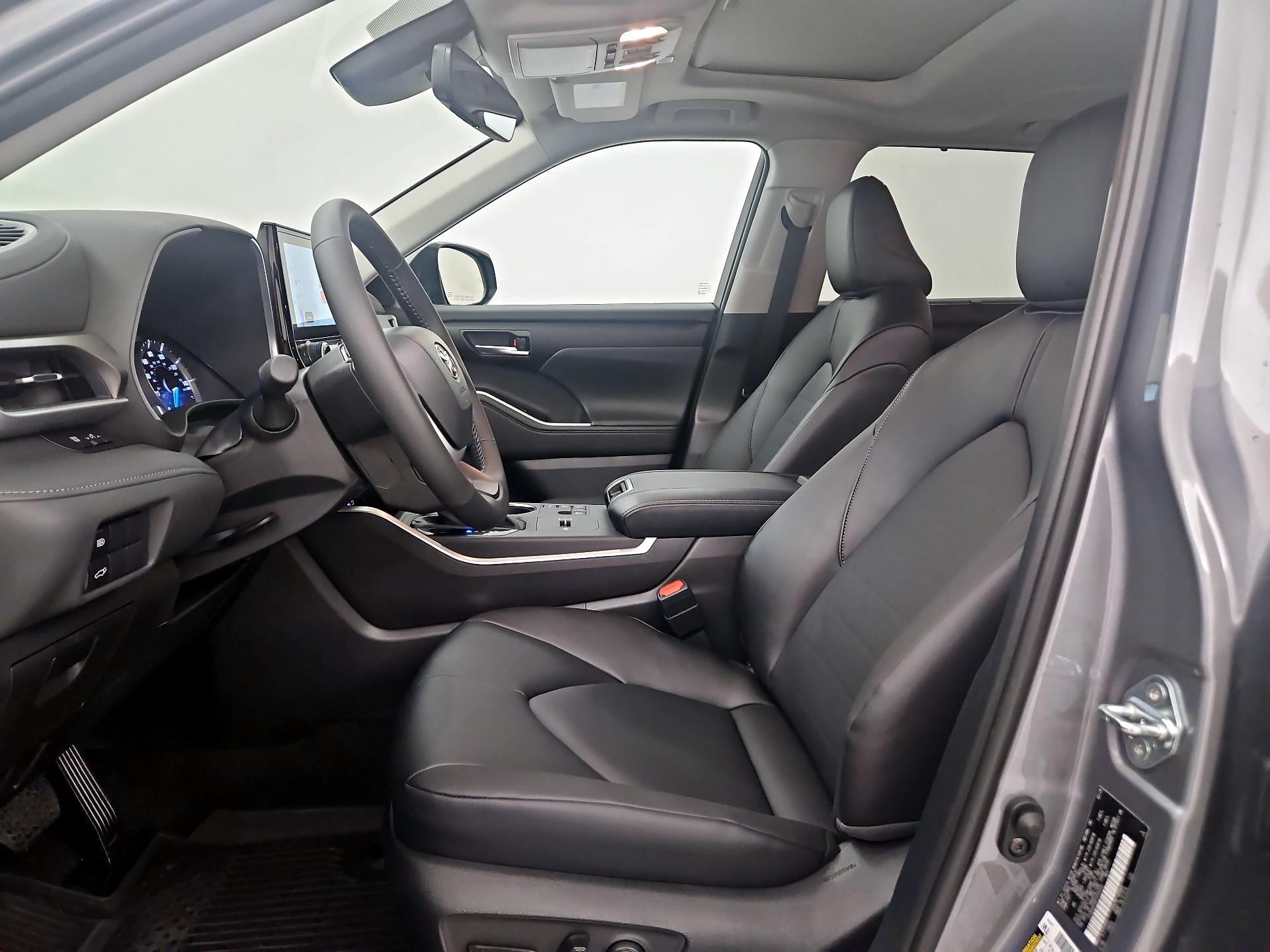 Thumbnail: 2026 Toyota Highlander - 11