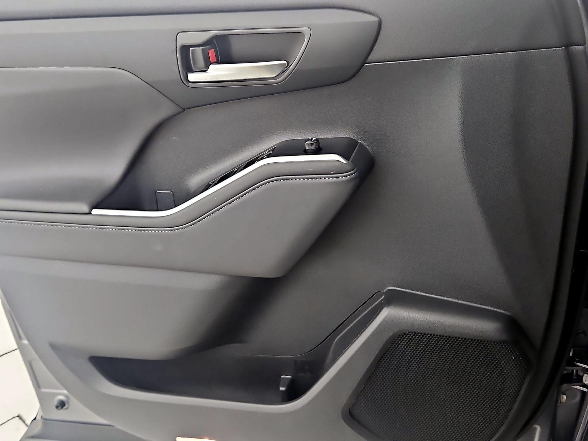 Thumbnail: 2026 Toyota Highlander - 12