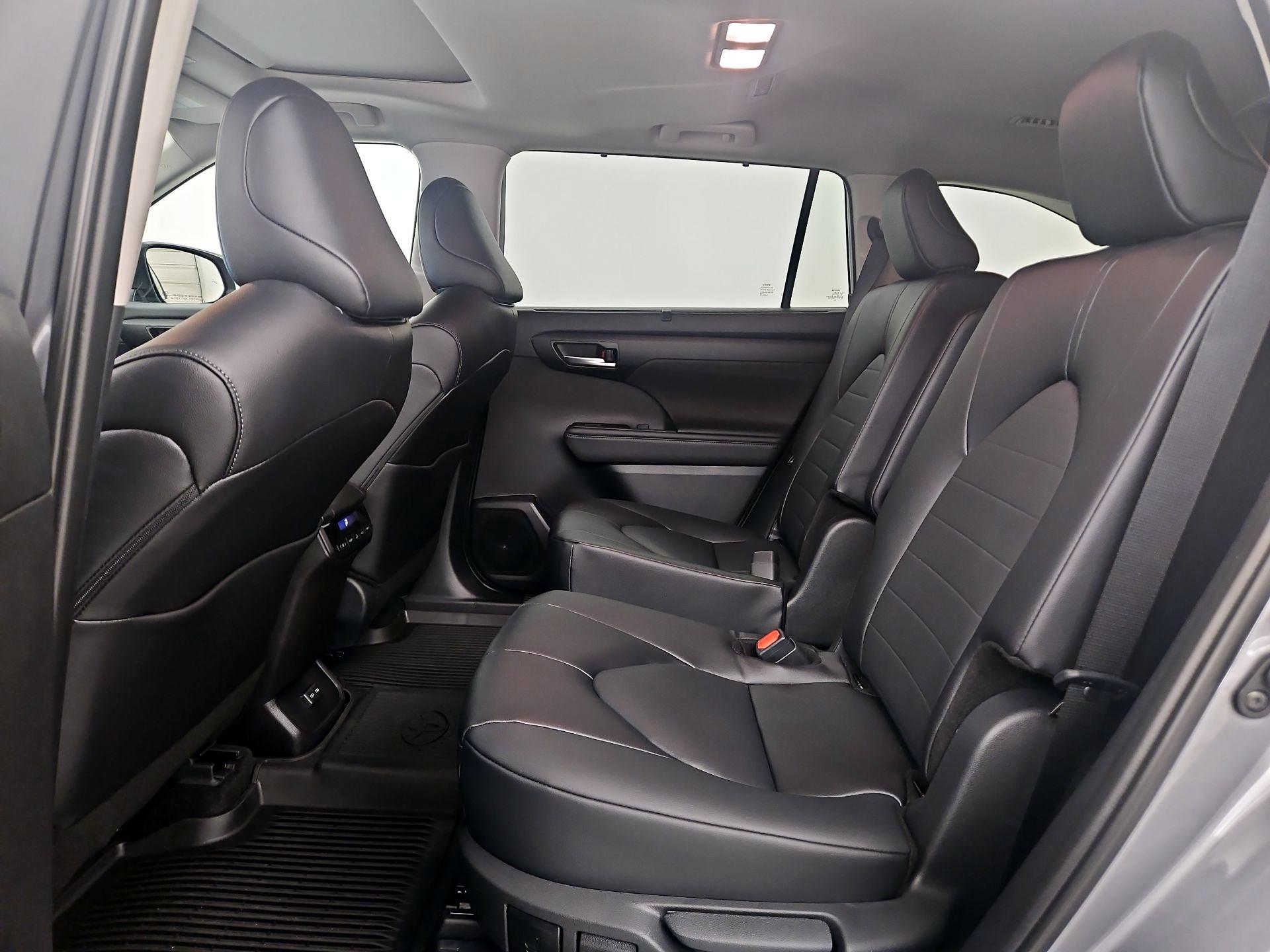 Thumbnail: 2026 Toyota Highlander - 20