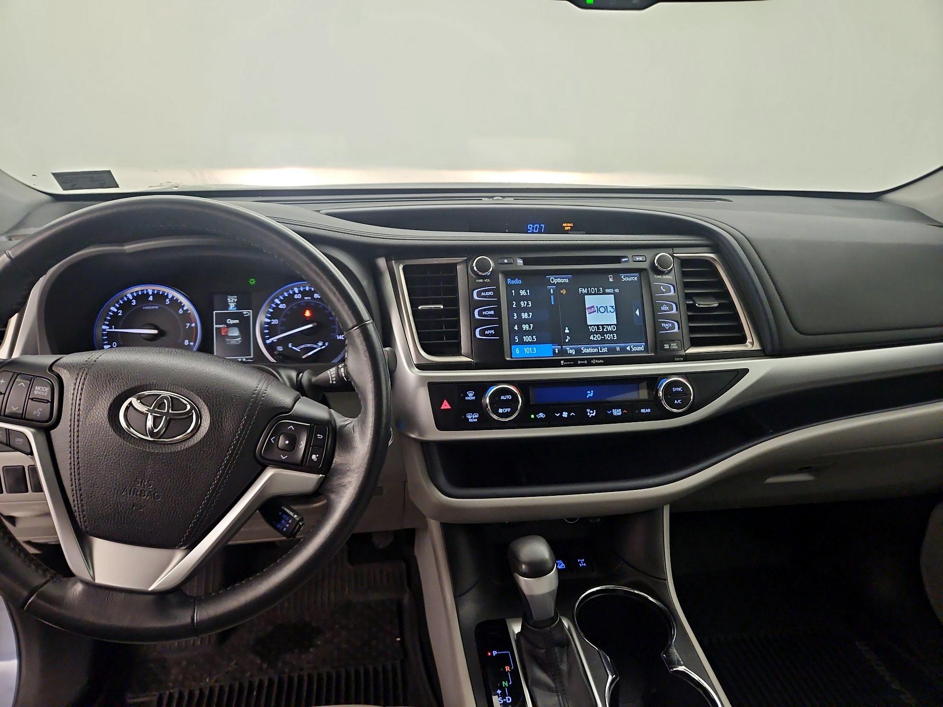 Thumbnail: 2016 Toyota Highlander - 9