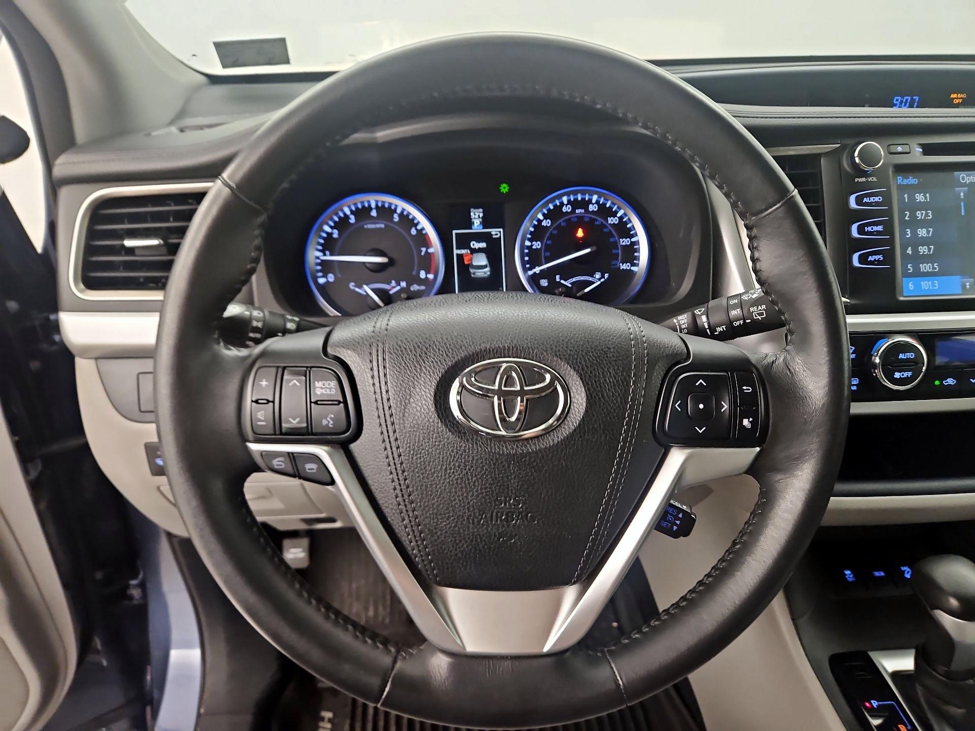Thumbnail: 2016 Toyota Highlander - 10