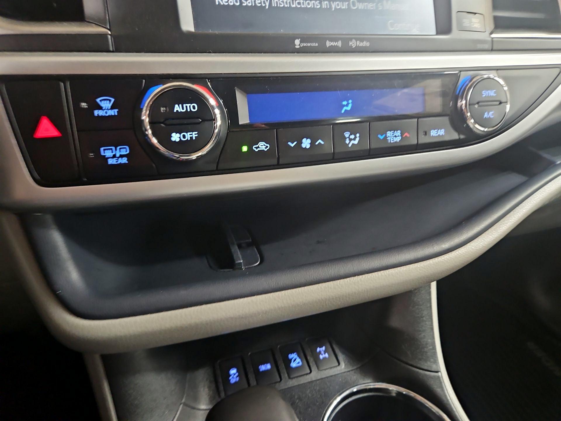 Thumbnail: 2016 Toyota Highlander - 16