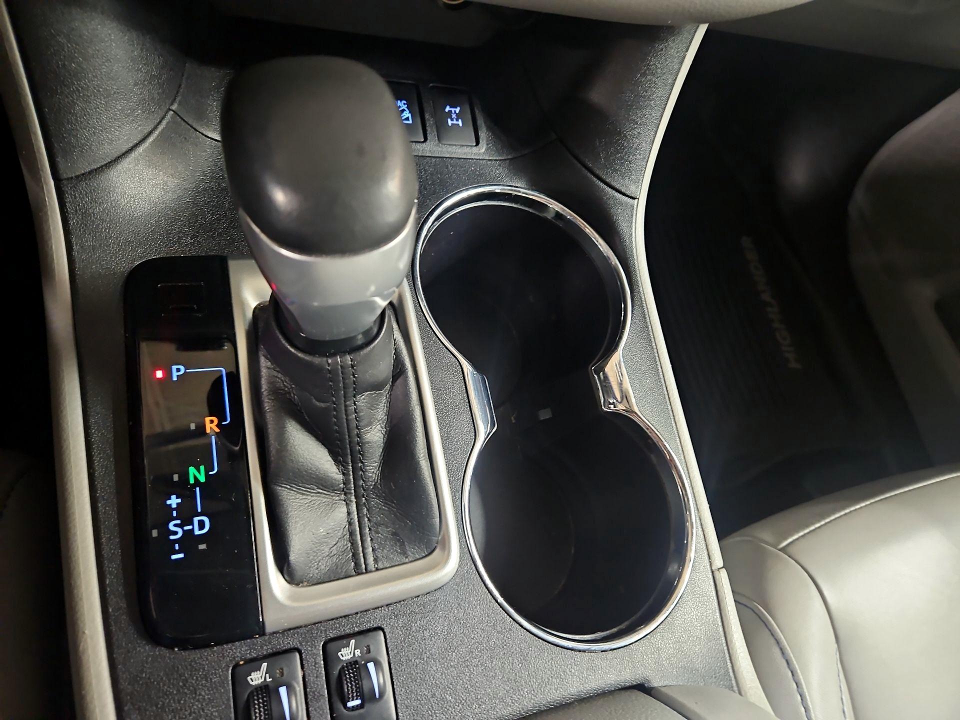 Thumbnail: 2016 Toyota Highlander - 17