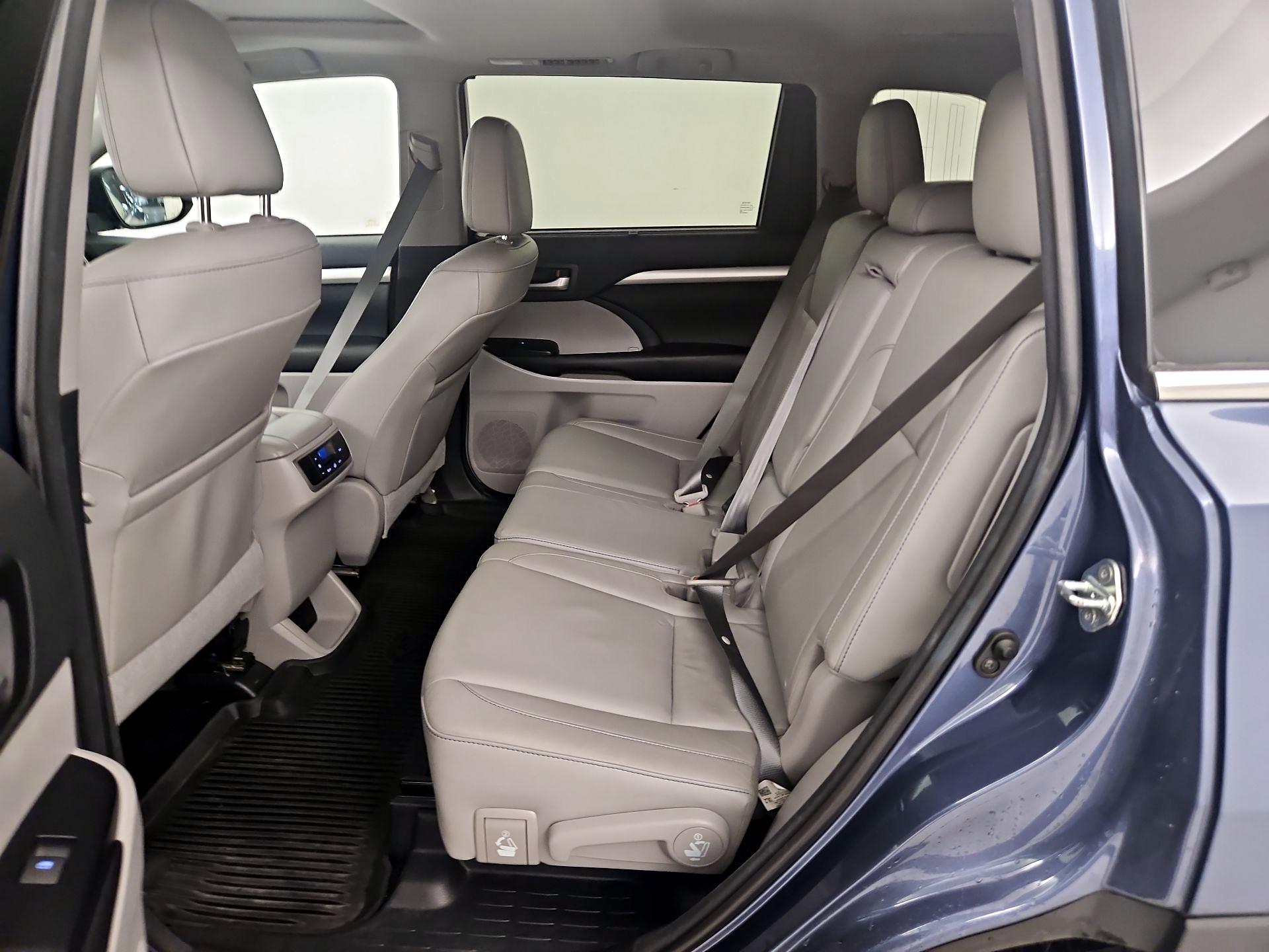 Thumbnail: 2016 Toyota Highlander - 18