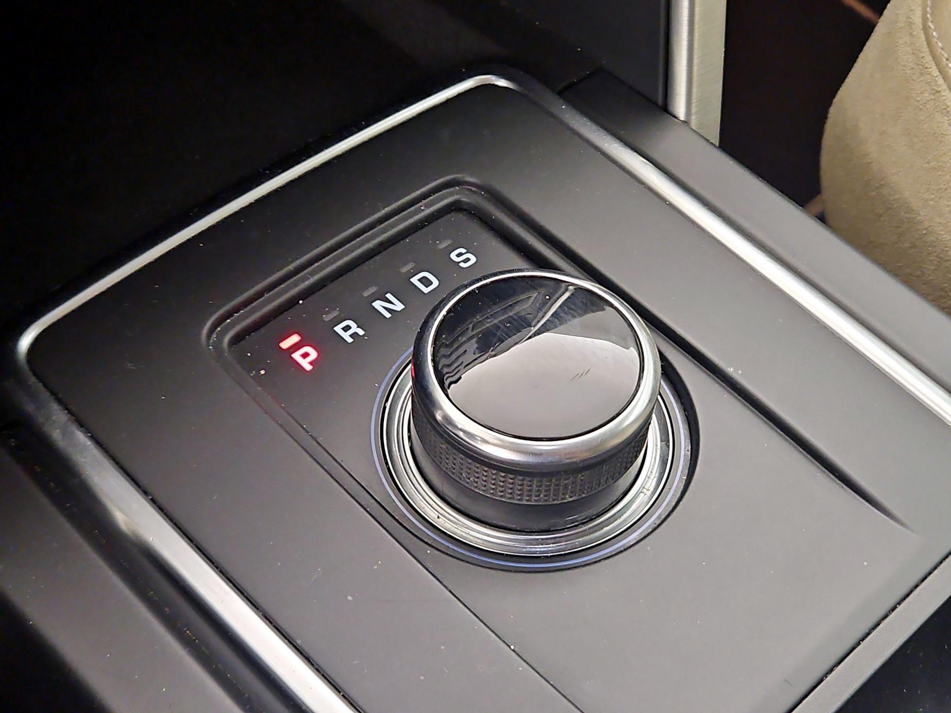 Thumbnail: 2018 Land Rover Discovery Sport - 17