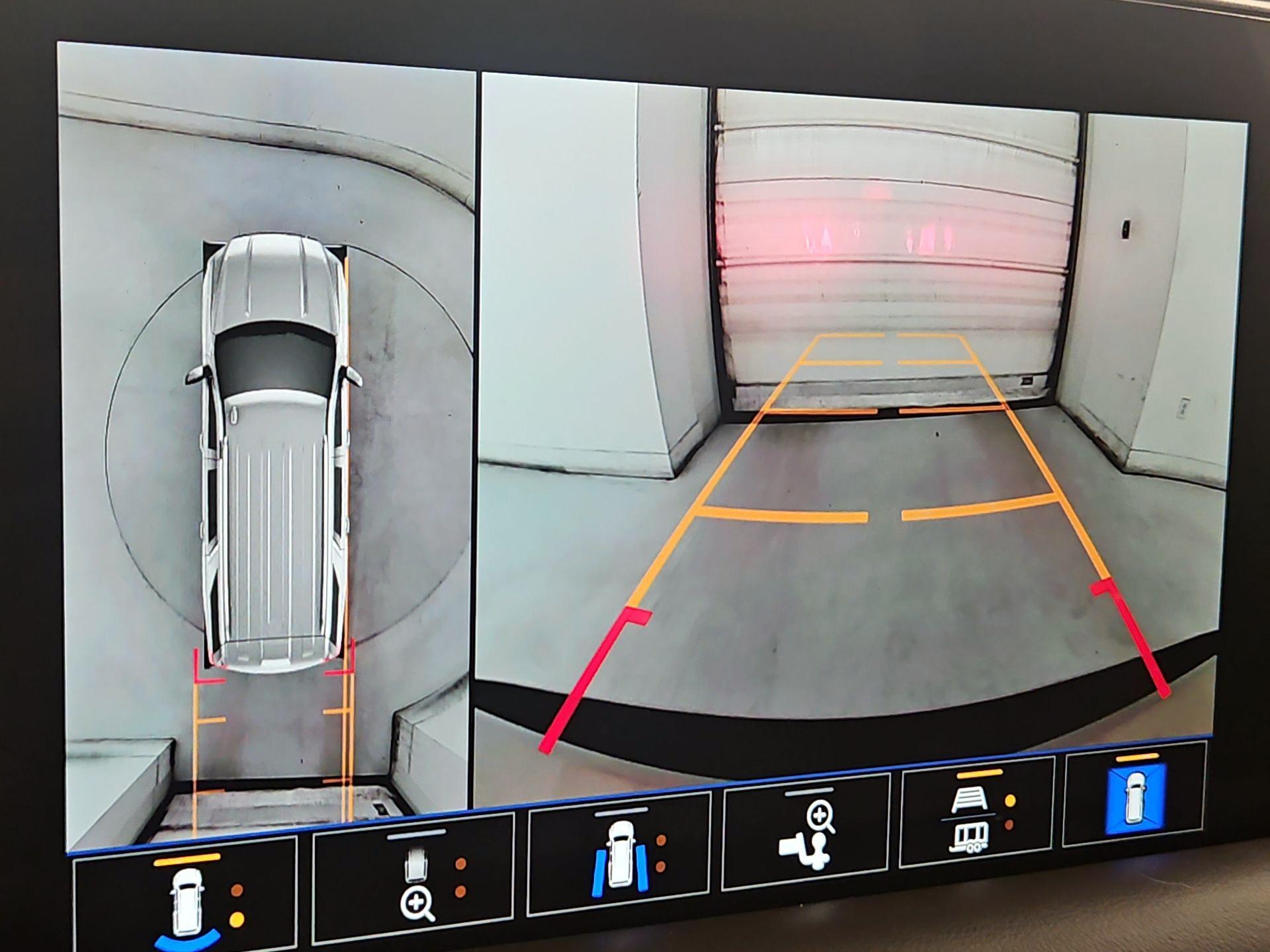 Thumbnail: 2022 GMC Yukon - 14