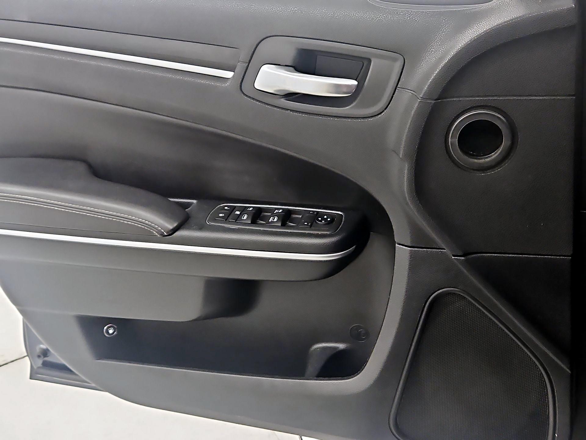 Thumbnail: 2018 Chrysler 300 - 12