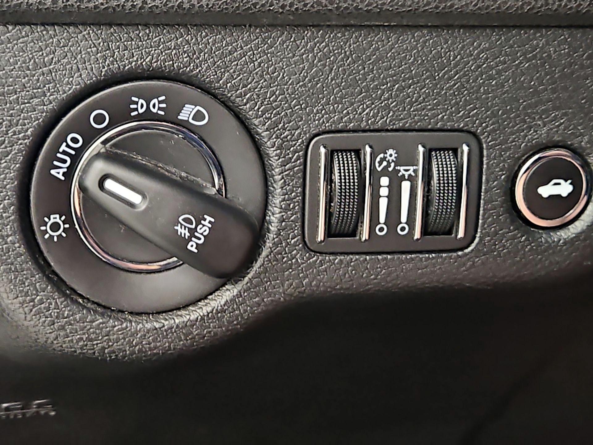 Thumbnail: 2018 Chrysler 300 - 13